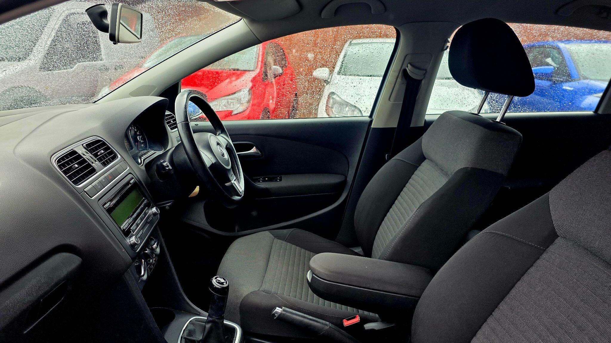 Volkswagen Polo - Image 14