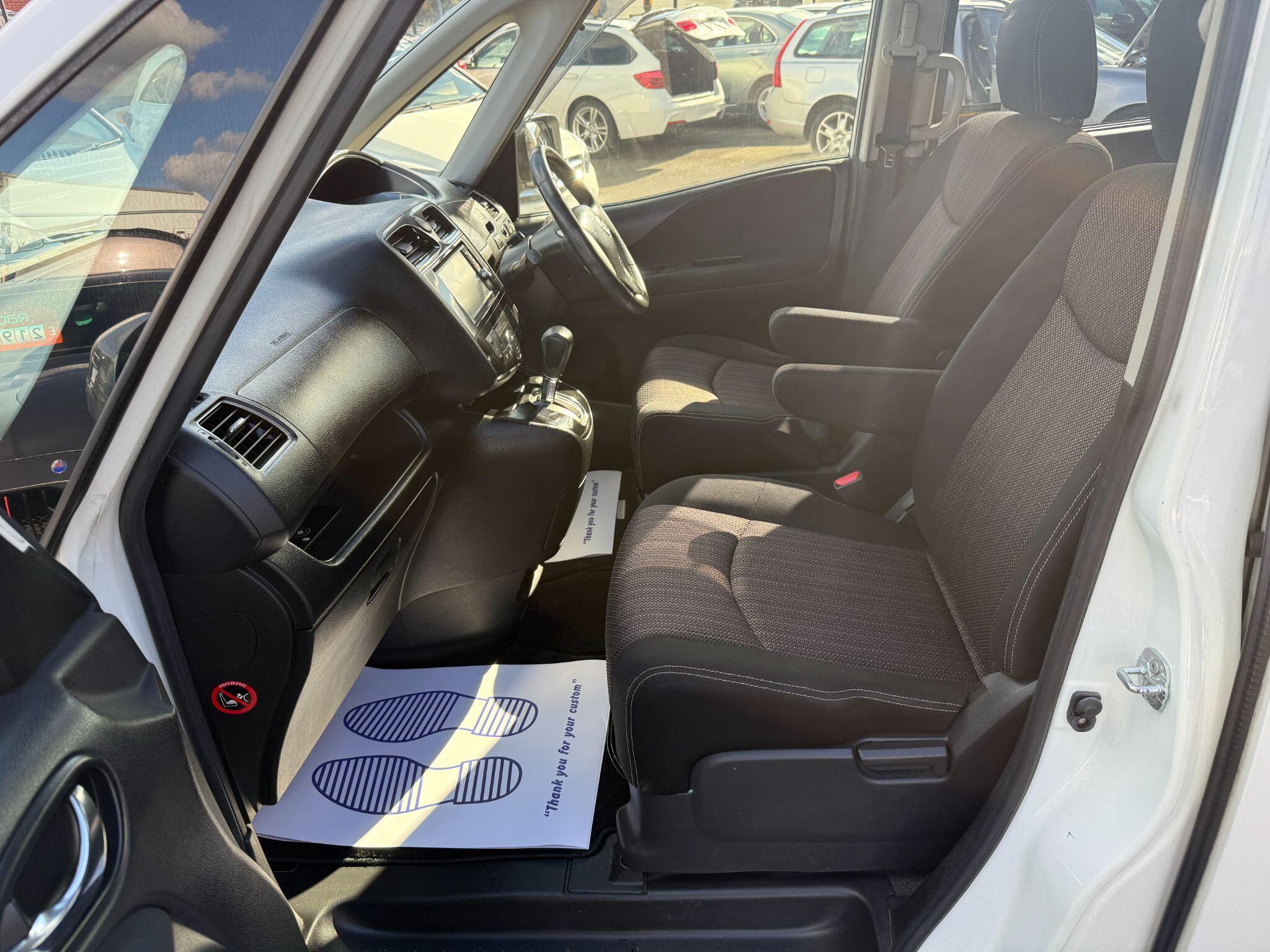 Nissan Serena - Image 30