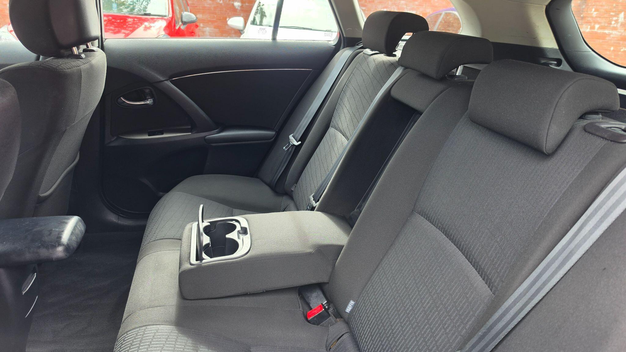 Toyota Avensis - Image 14