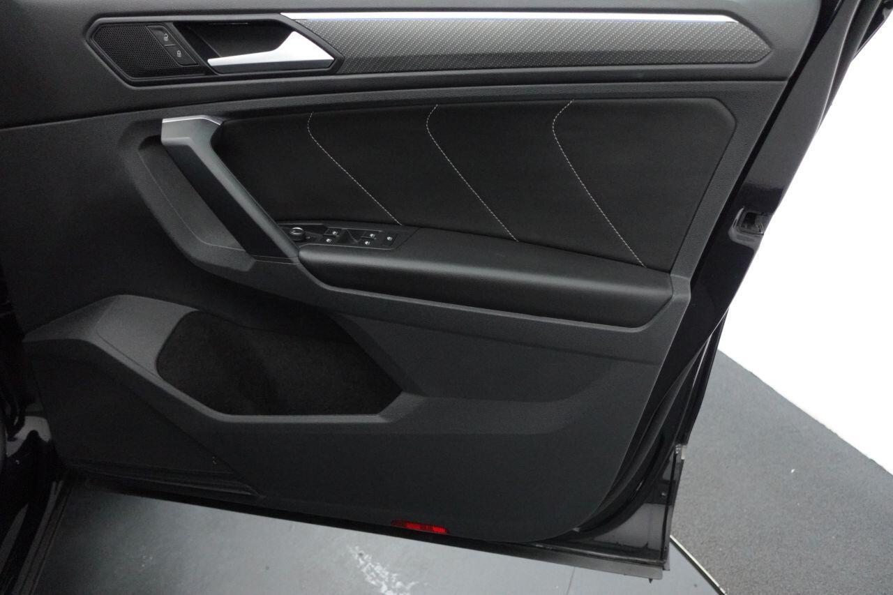 Volkswagen Tiguan - Image 11