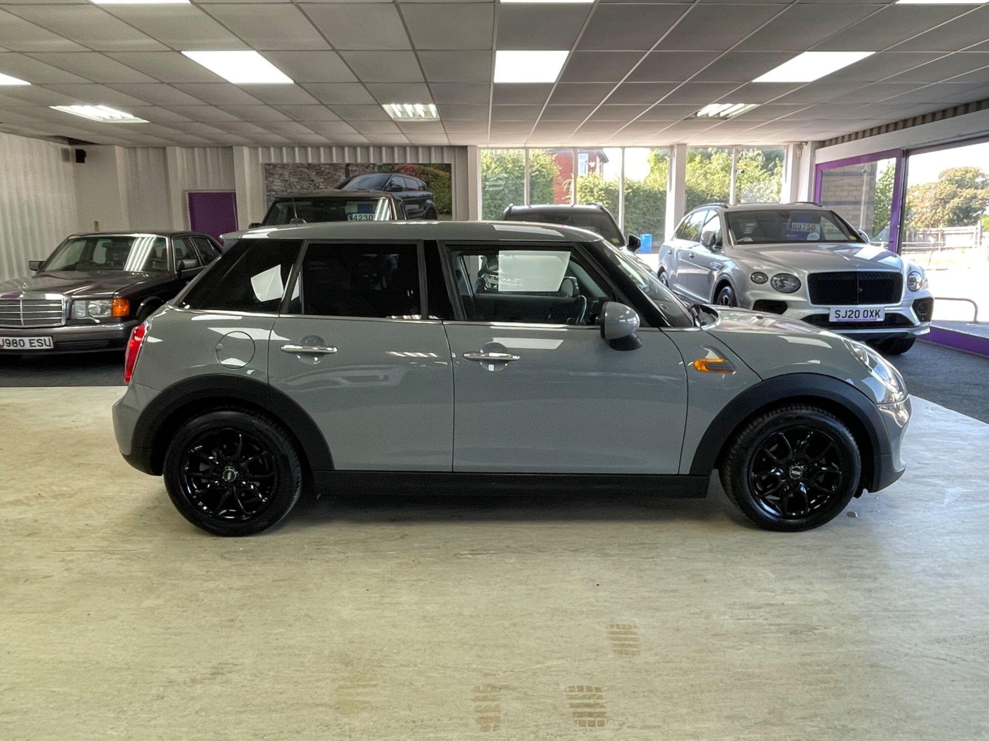 MINI Hatch - Image 12