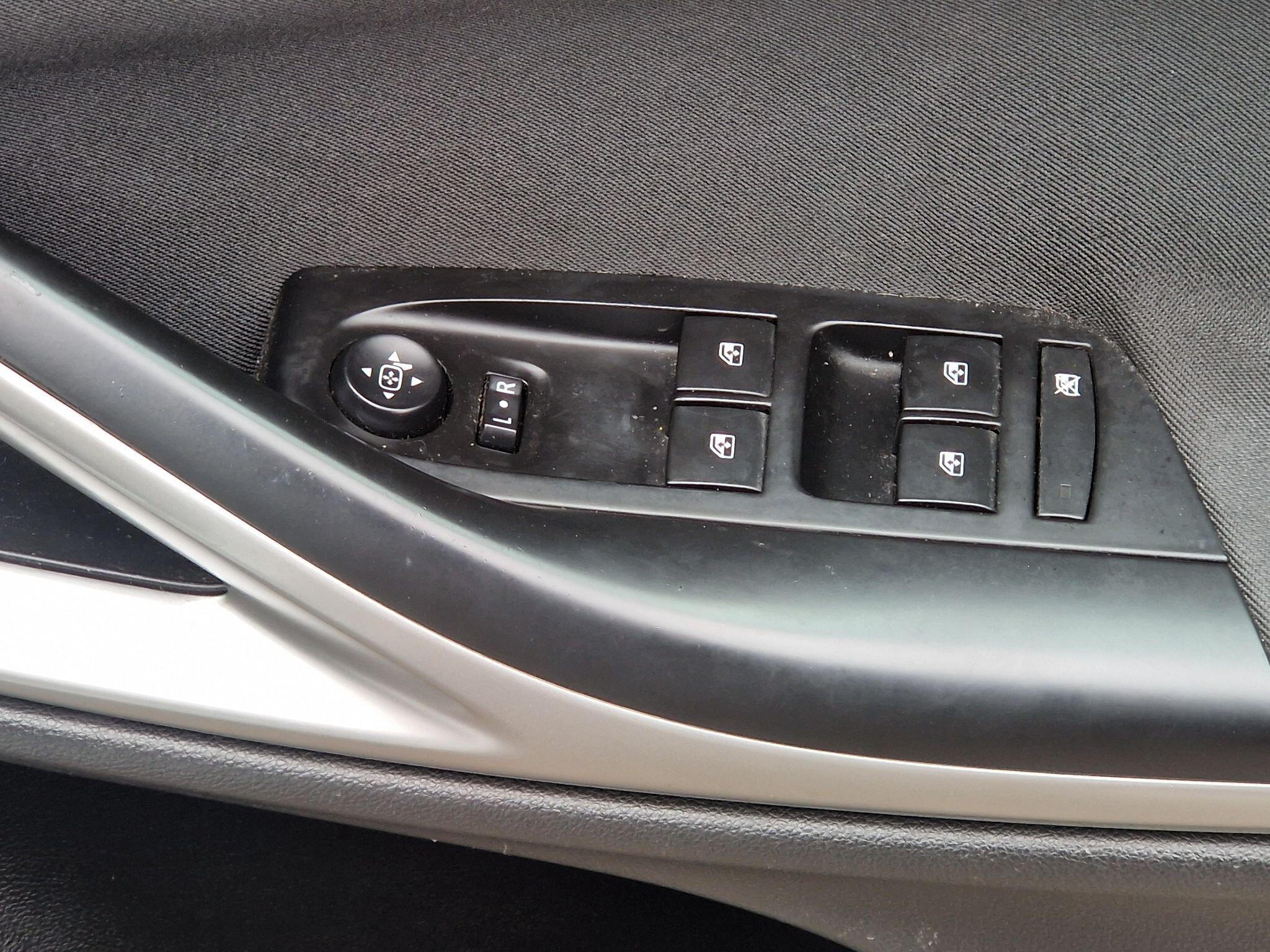 Vauxhall Astra - Image 32