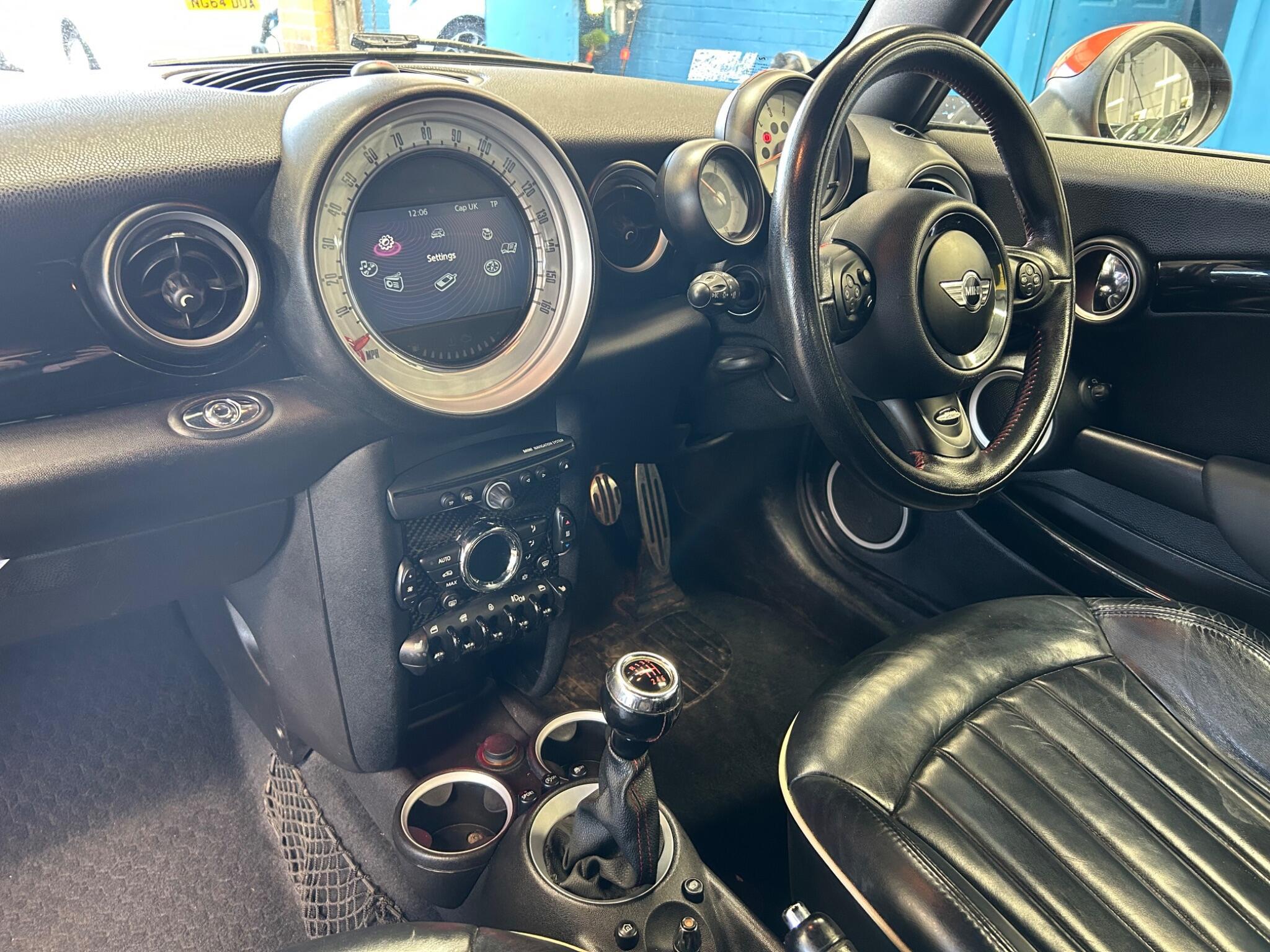 MINI Convertible - Image 21