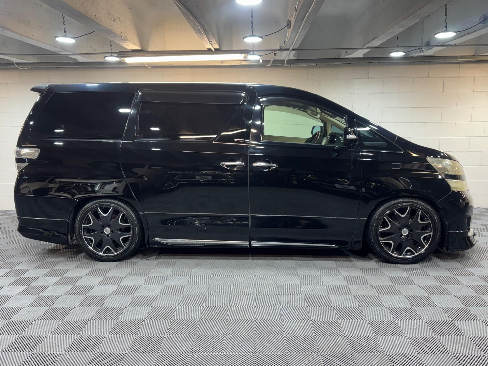 Toyota Vellfire - Image 5