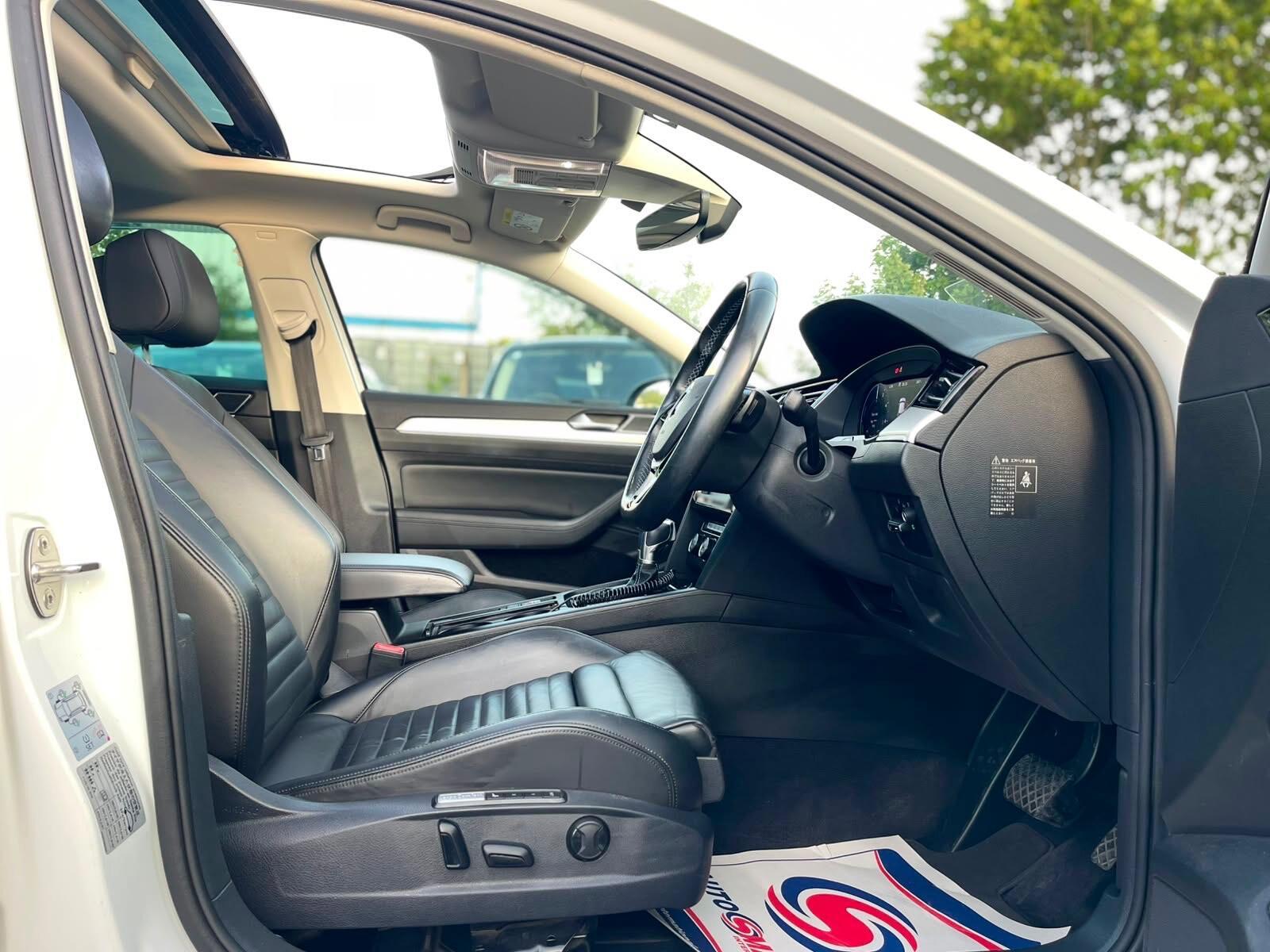 Volkswagen Passat - Image 14