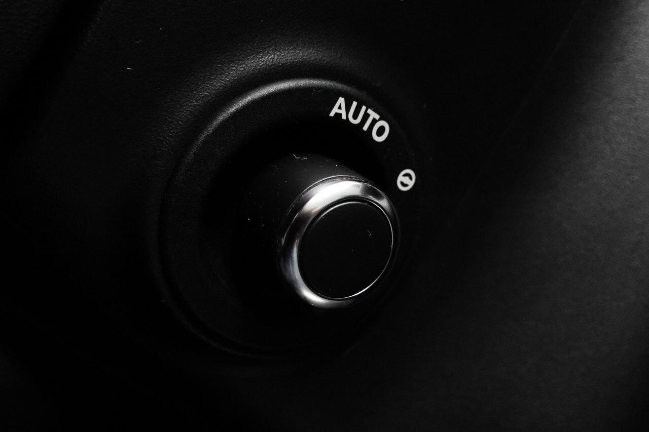 Land Rover Defender 110 - Image 41