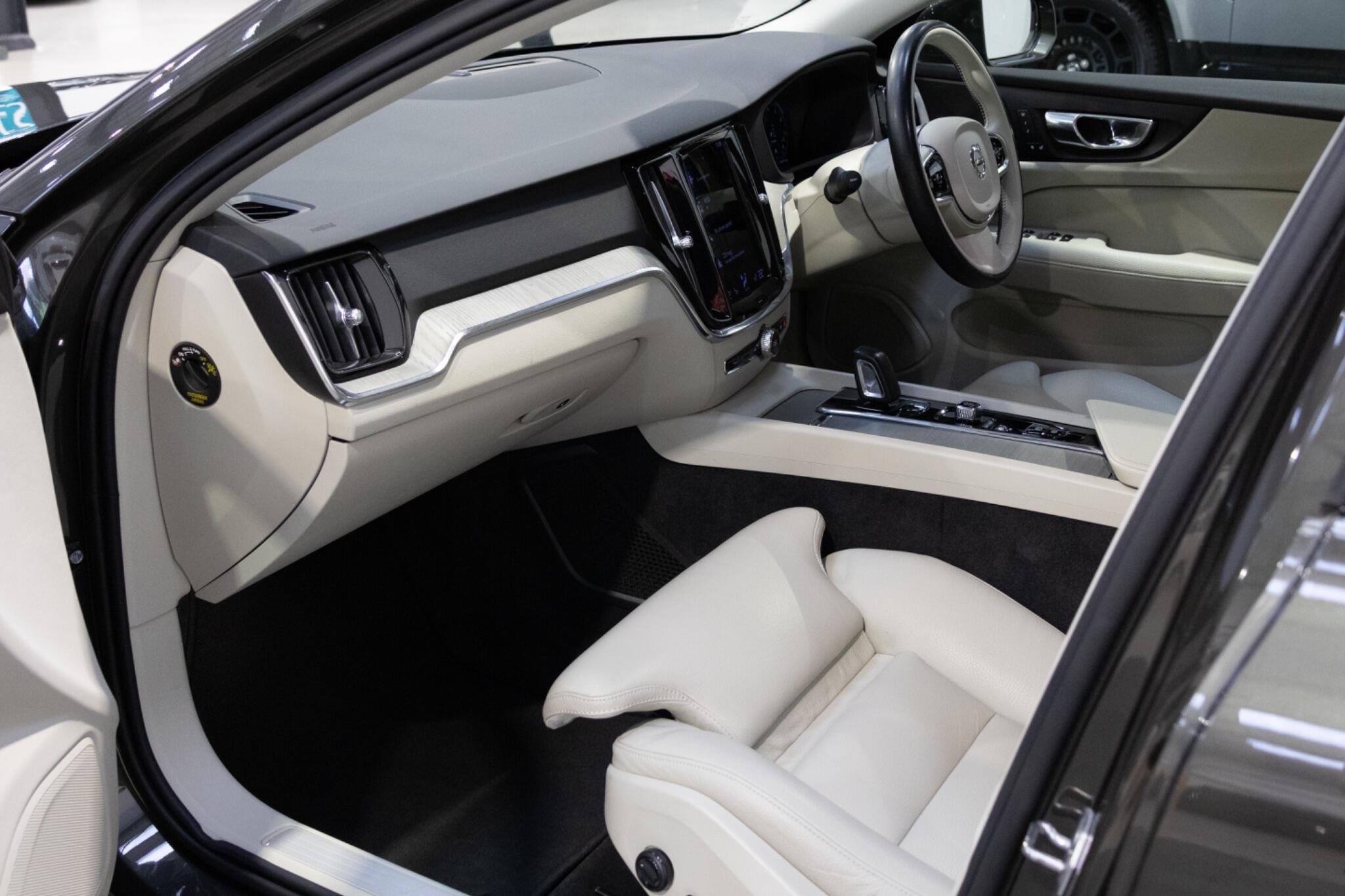 Volvo V60 CROSS COUNTRY - Image 11