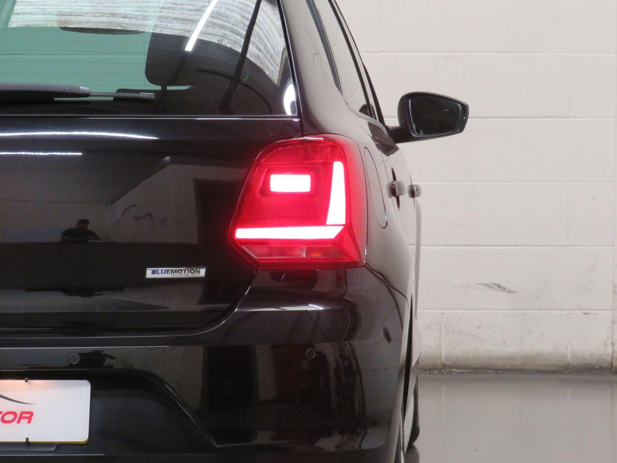 Volkswagen Polo - Image 11