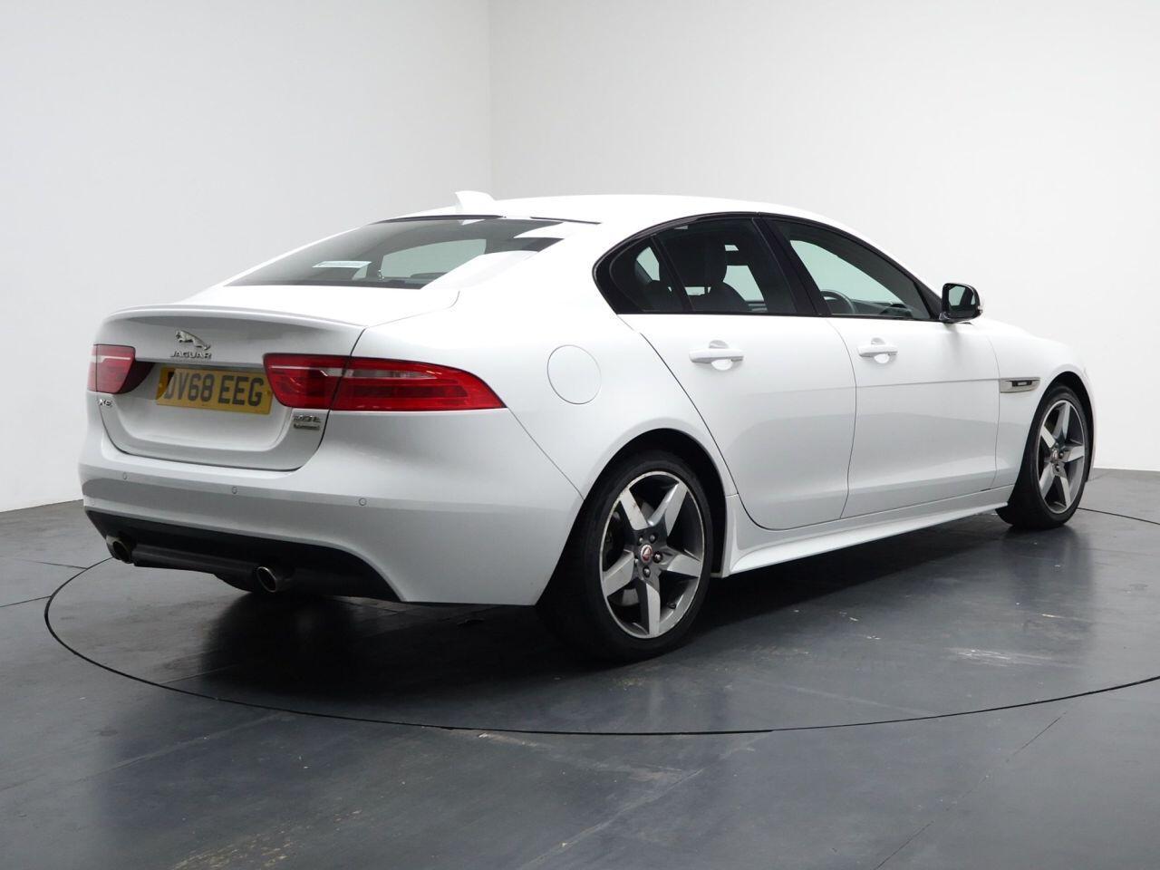 Jaguar XE - Image 12