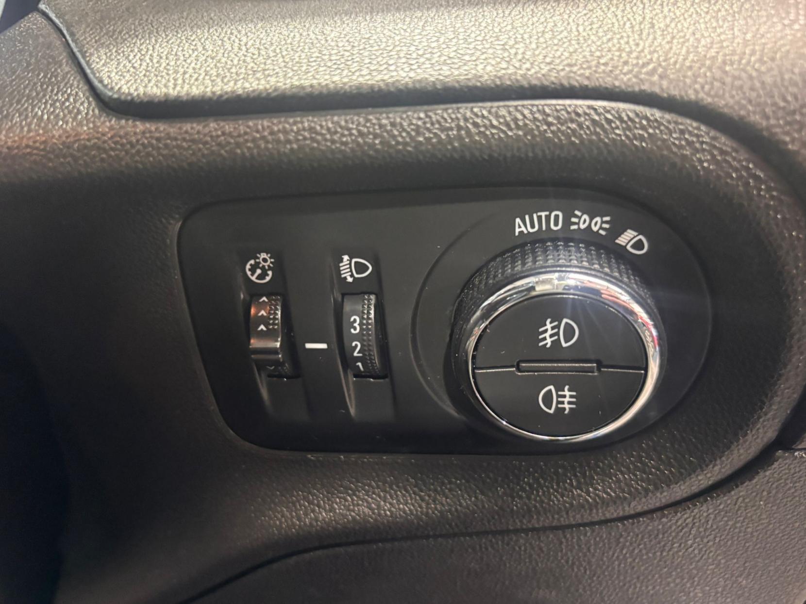 Vauxhall Grandland X - Image 12