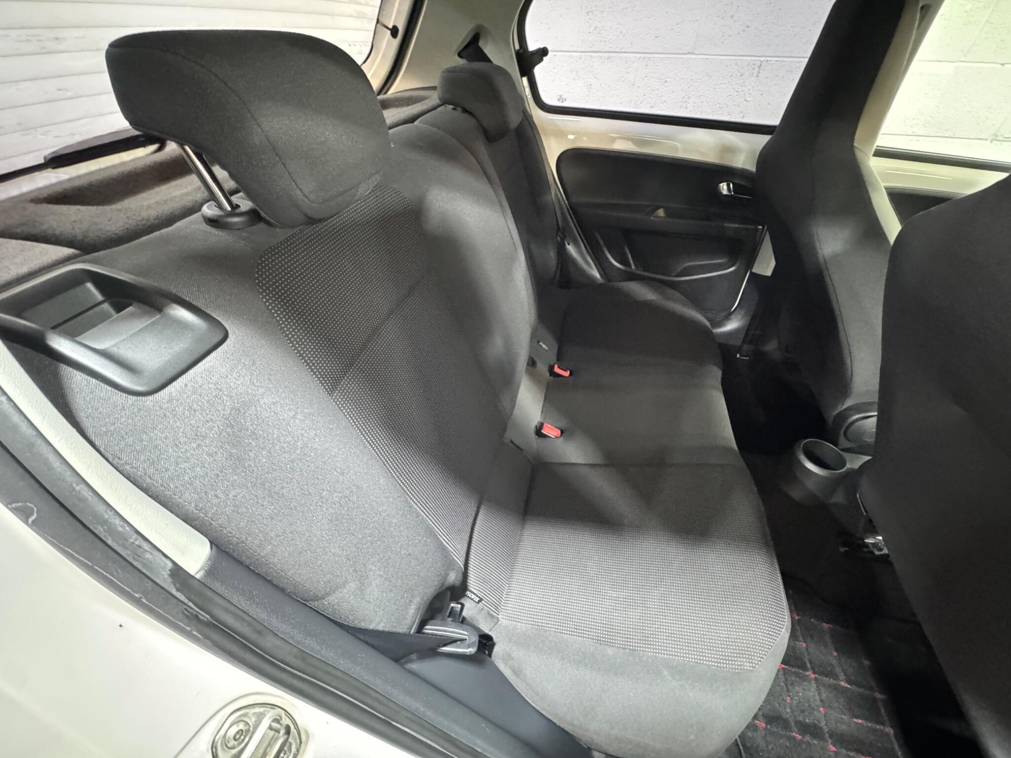 Volkswagen up! - Image 12