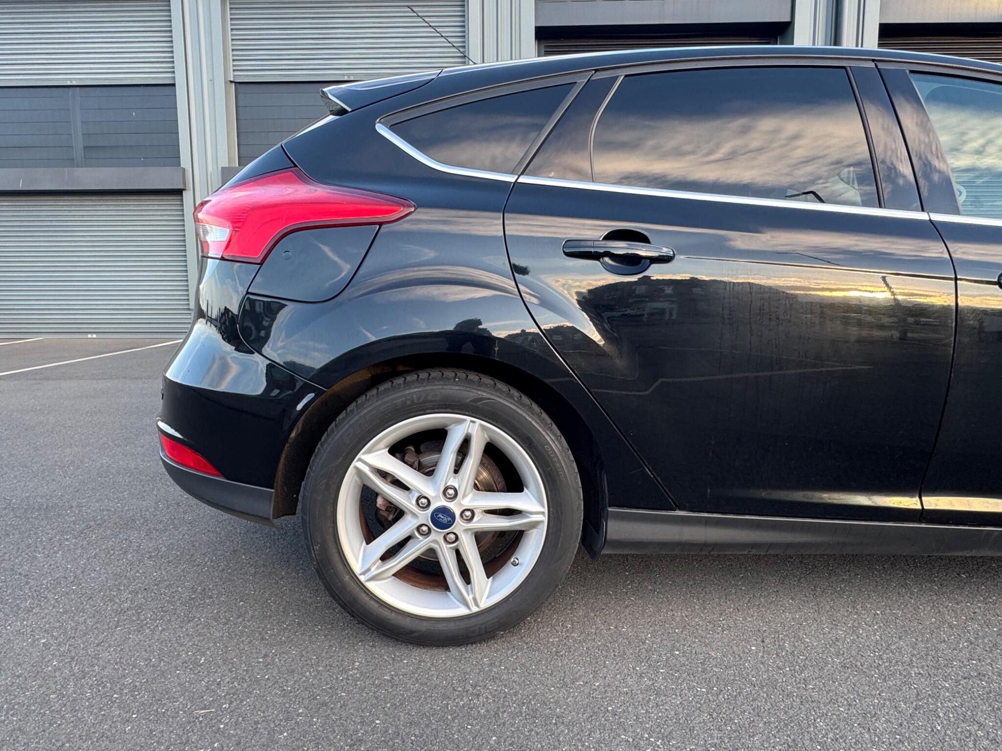 Ford Focus - Image 12