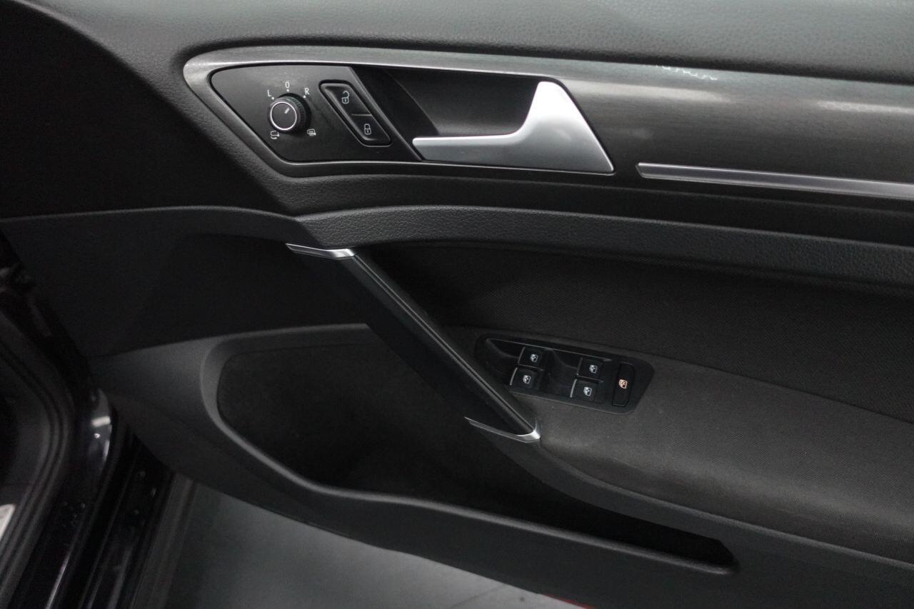Volkswagen Golf - Image 17