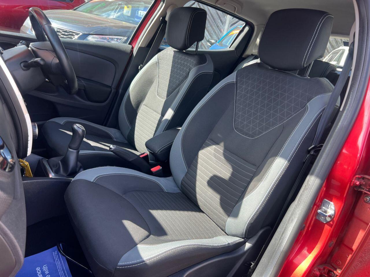 Renault Clio - Image 17