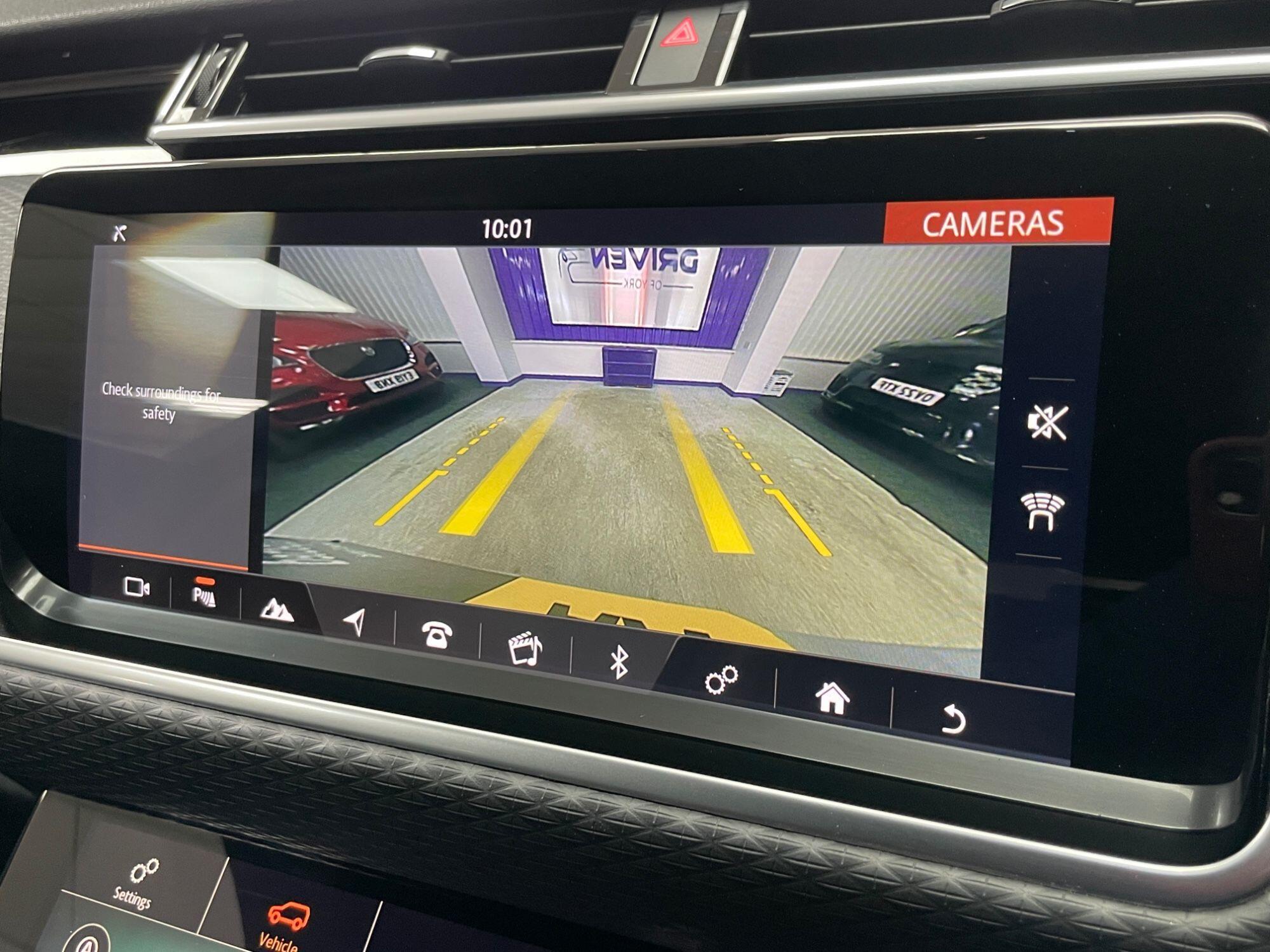 Land Rover Range Rover Velar - Image 42