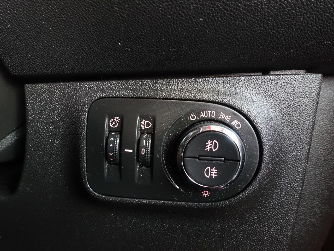 Vauxhall Corsa - Image 23