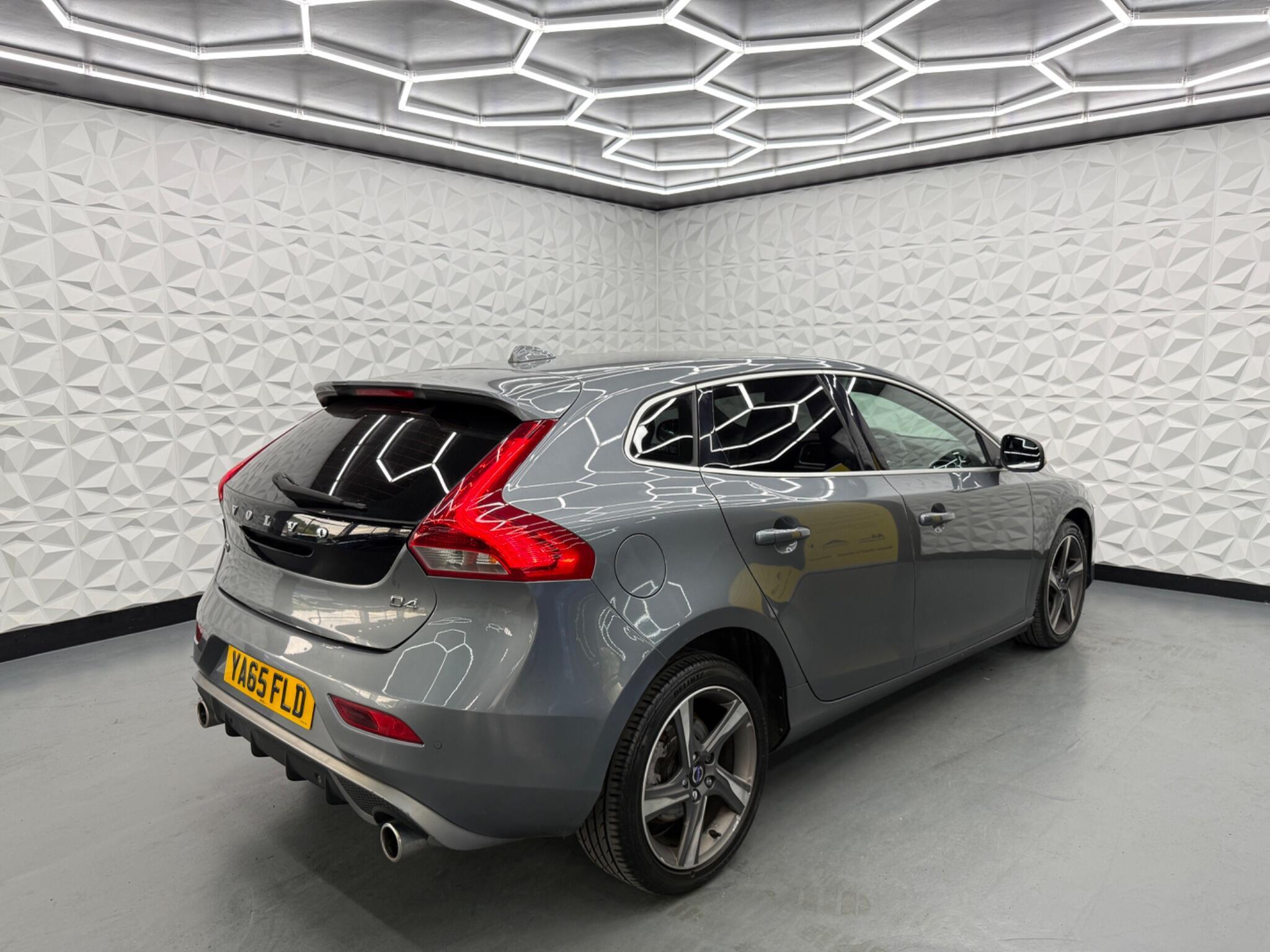 Volvo V40 - Image 13