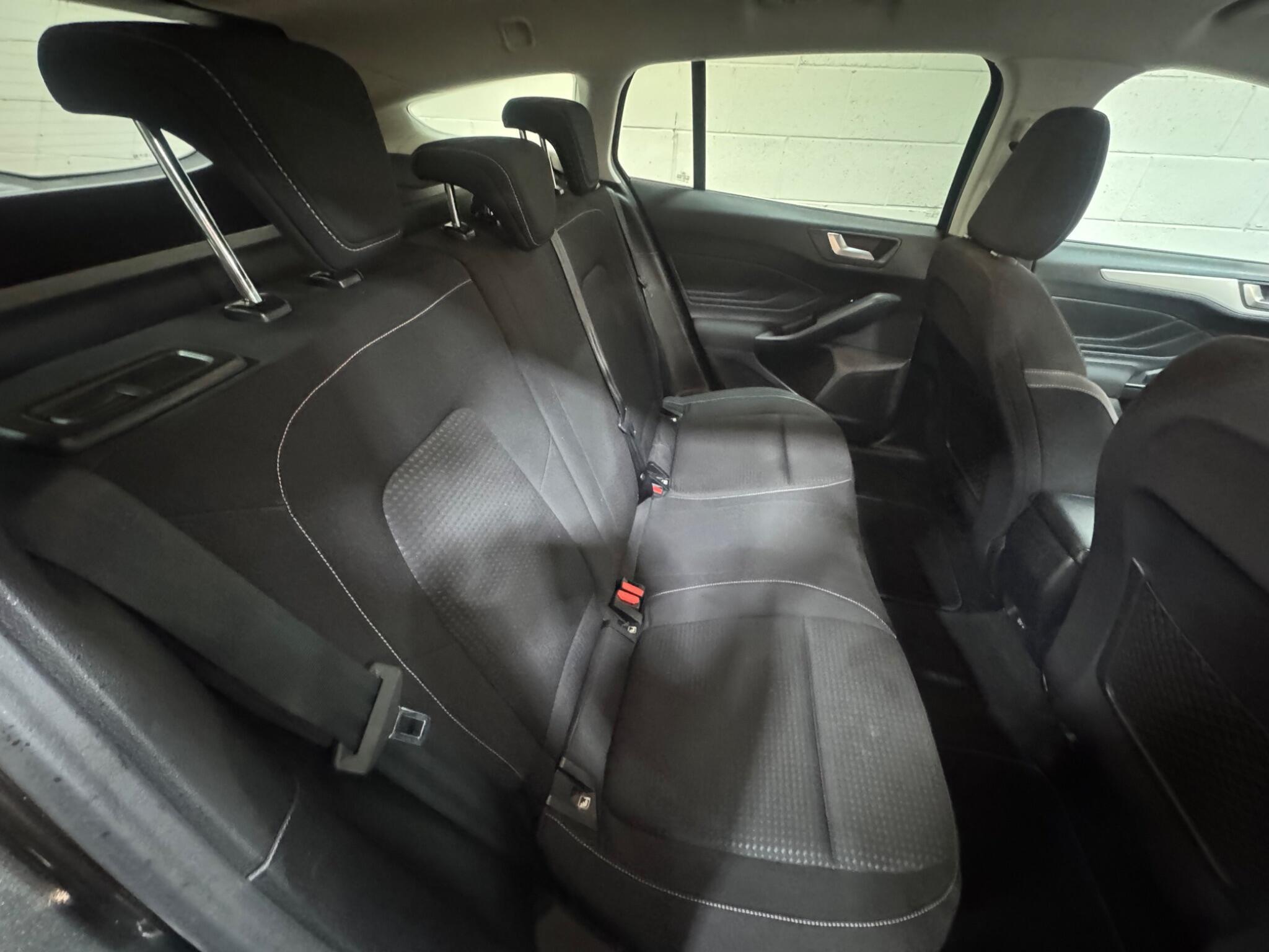 Ford Focus - Image 11