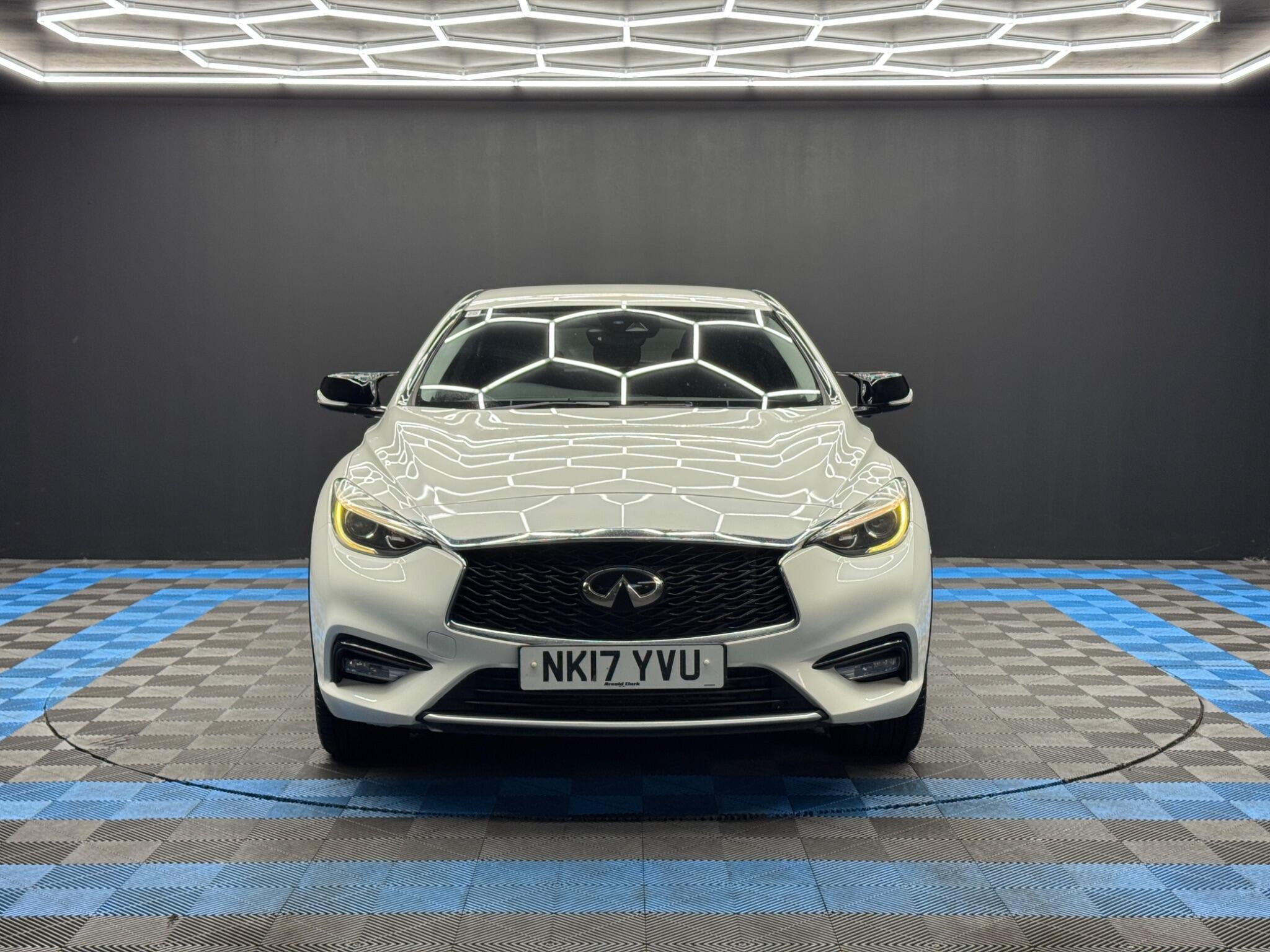 Infiniti Q30 - Image 2