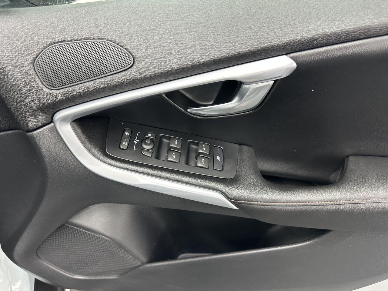 Volvo V40 CROSS COUNTRY - Image 17