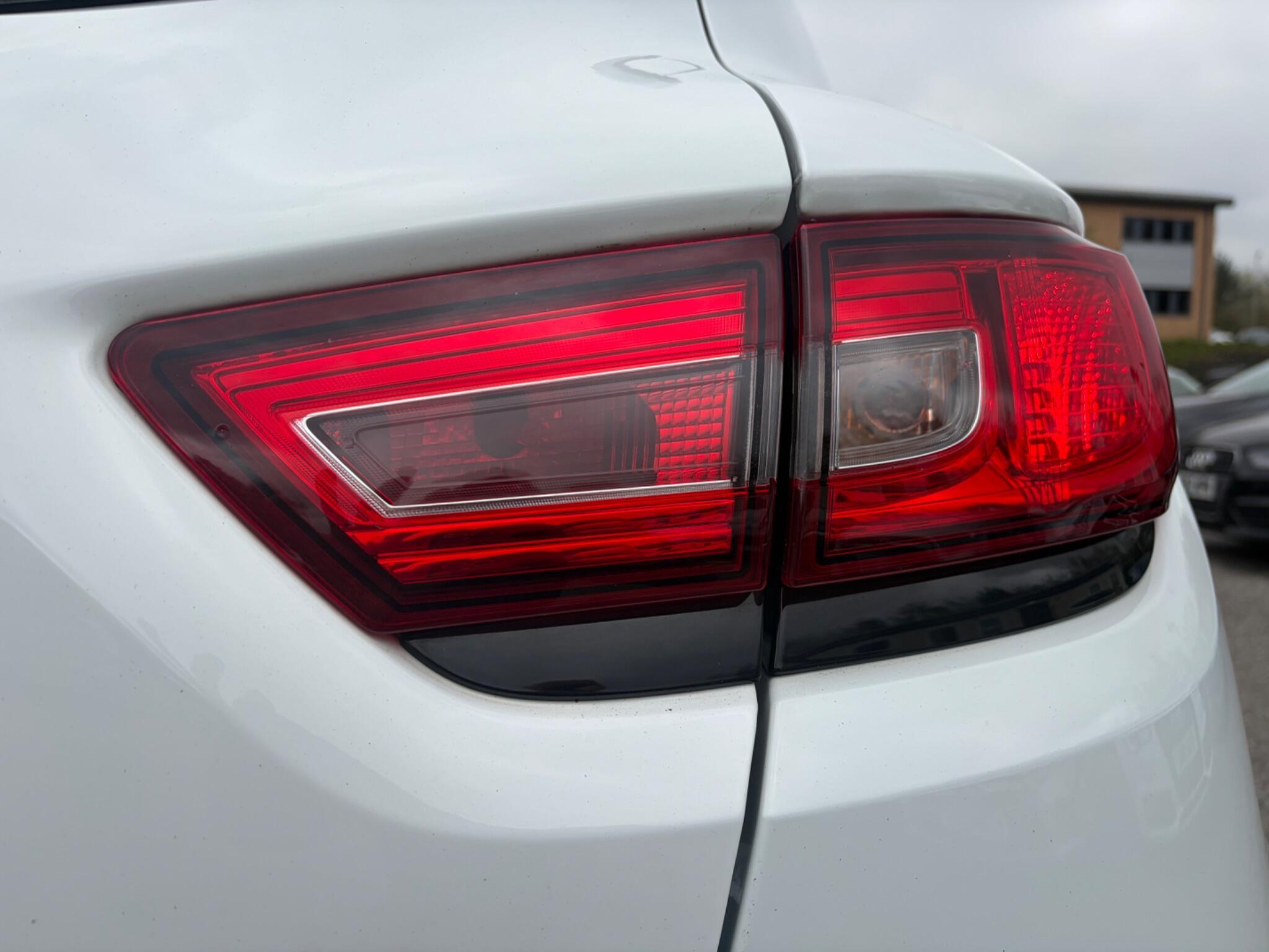 Renault Clio - Image 38