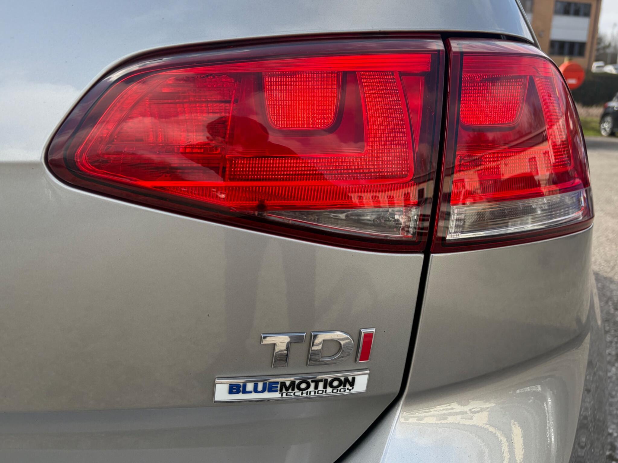 Volkswagen Golf - Image 32