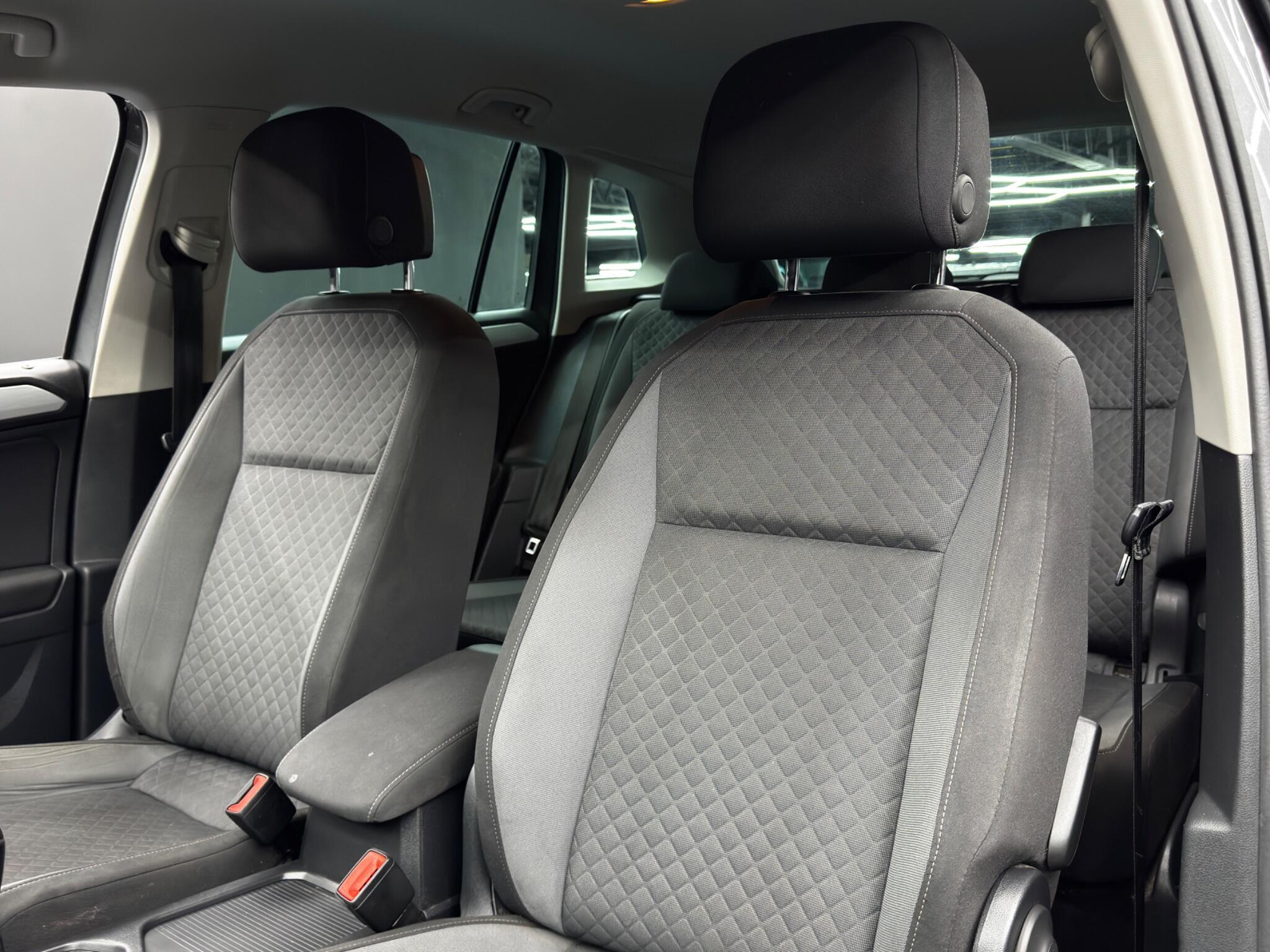 Volkswagen Tiguan - Image 14