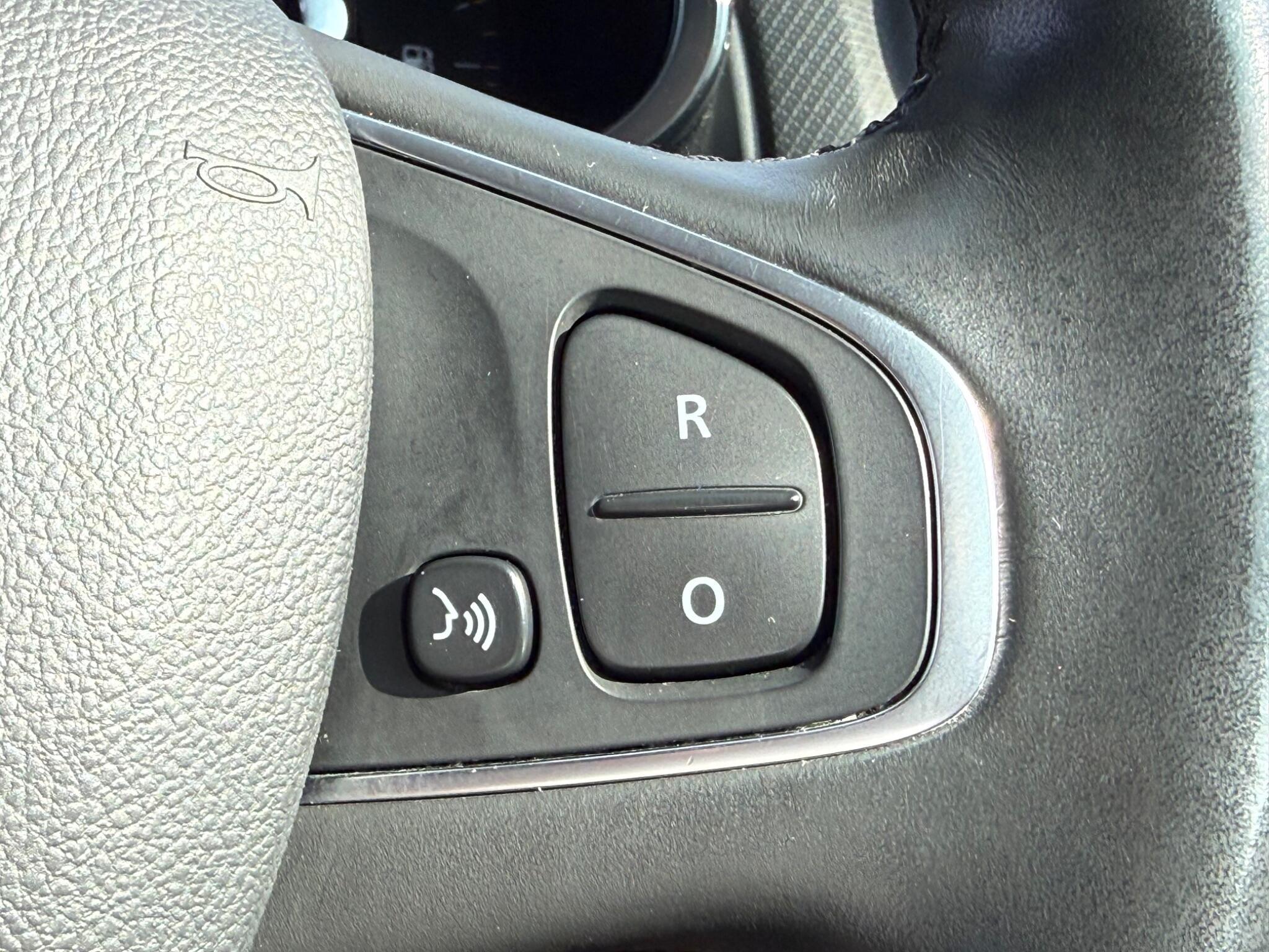 Renault Clio - Image 29