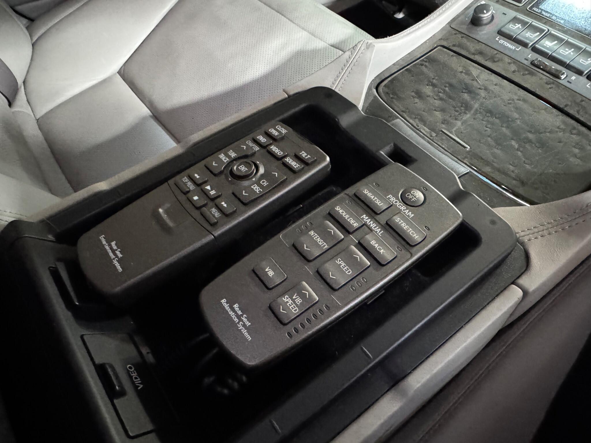 Lexus LS - Image 19