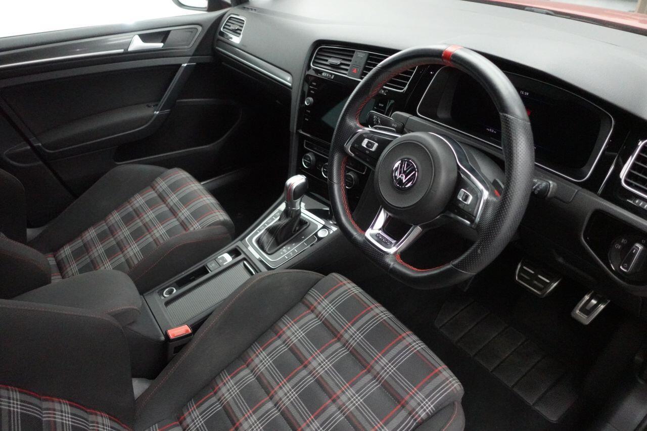 Volkswagen Golf - Image 17