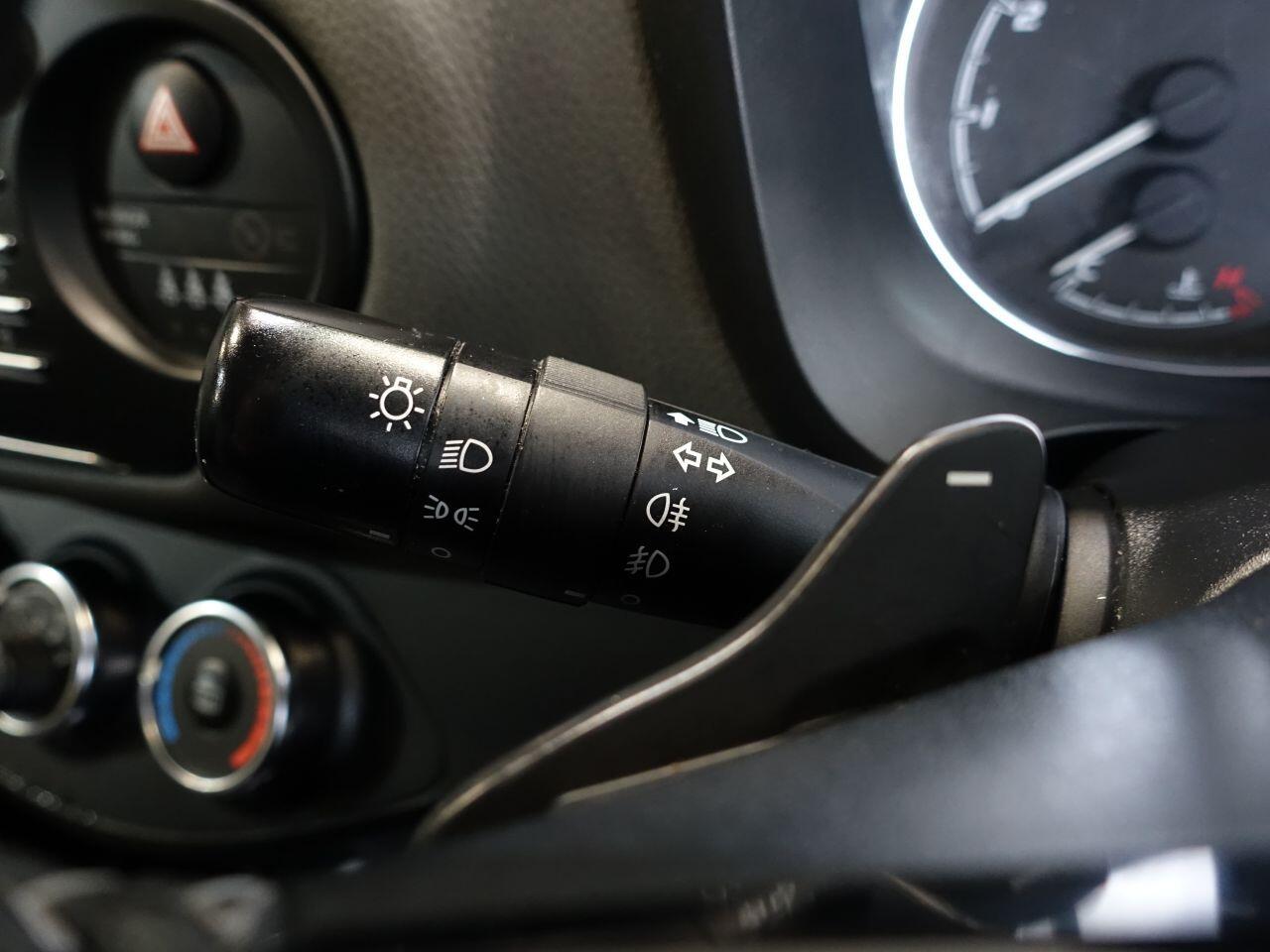 Toyota Yaris - Image 13