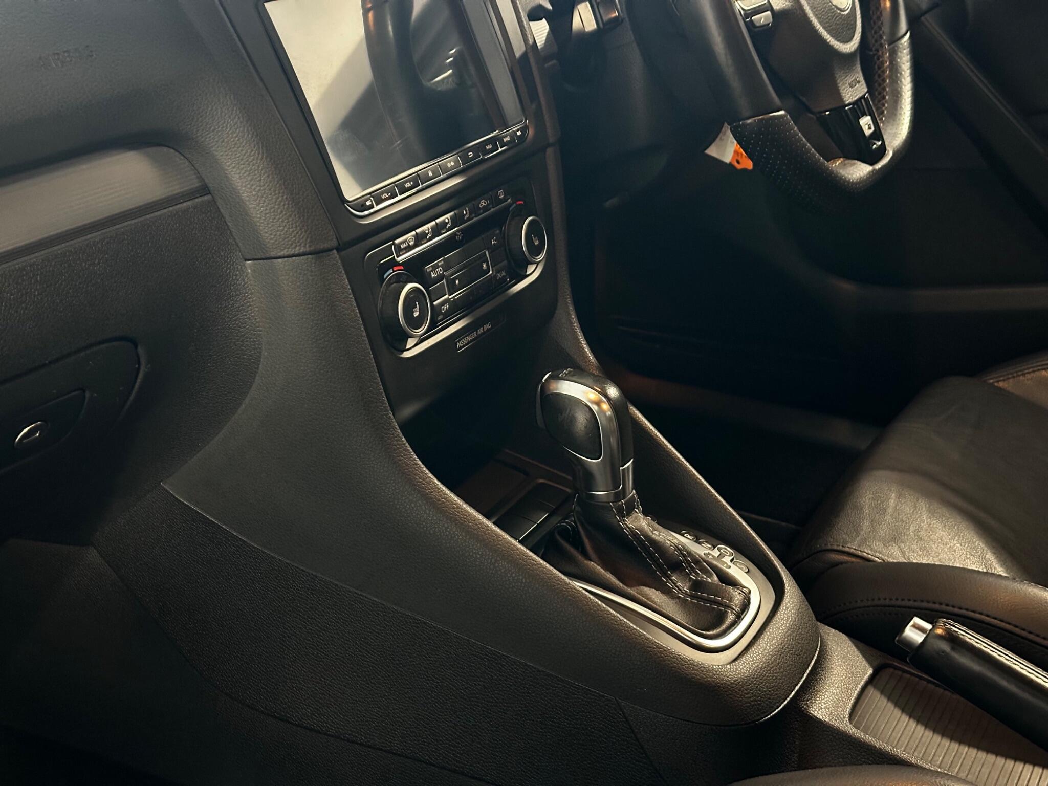 Volkswagen Golf - Image 32