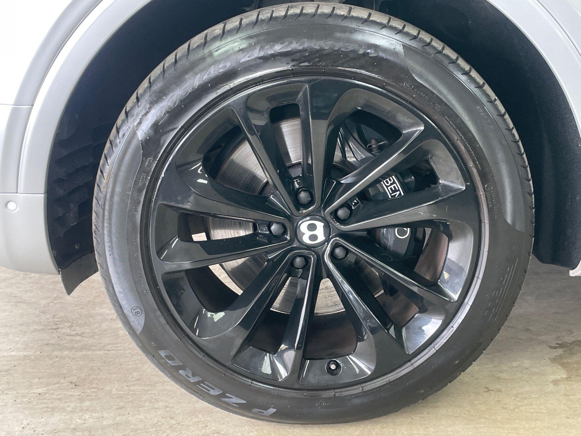 Bentley Bentayga - Image 17