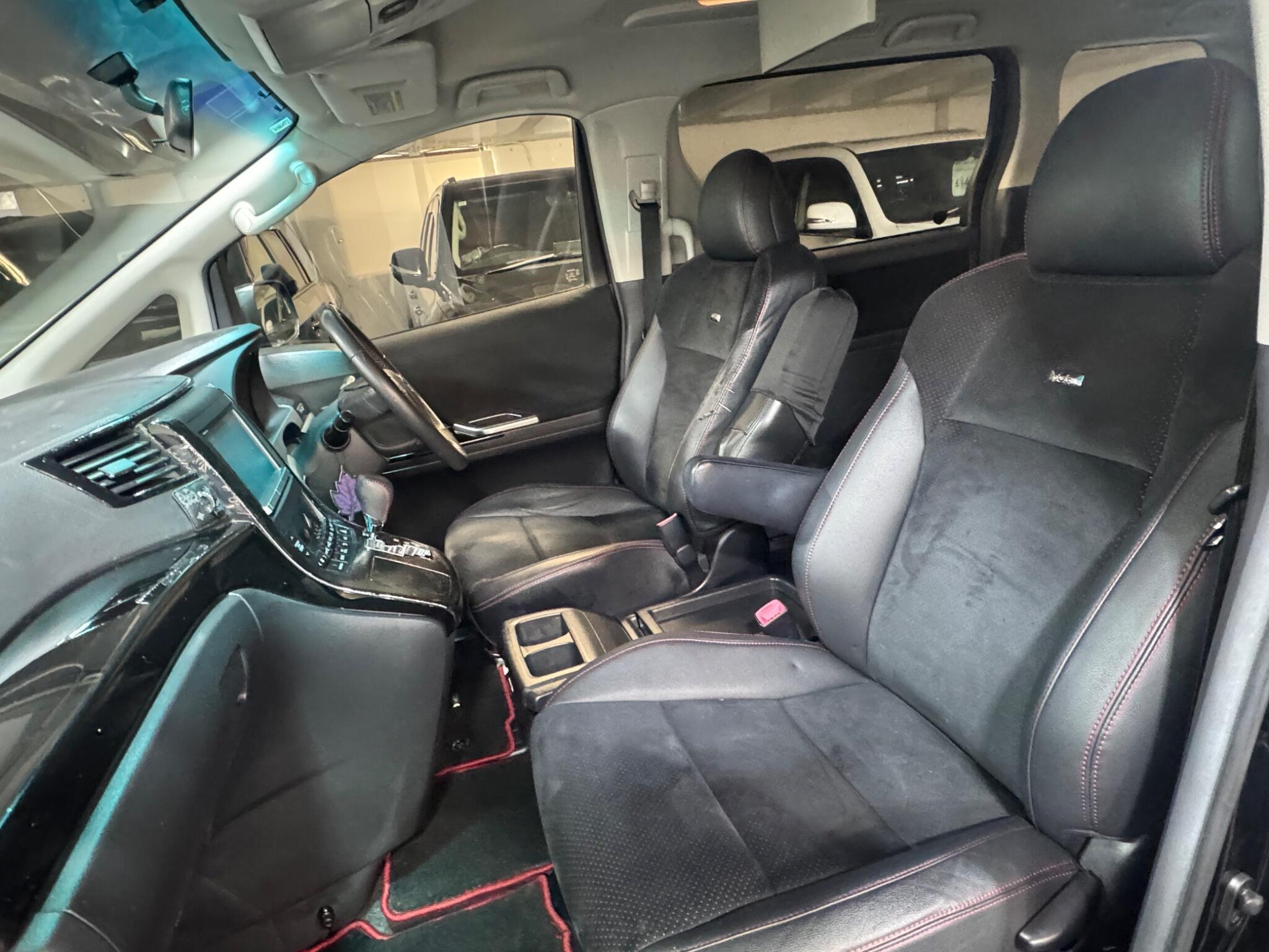 Toyota Vellfire - Image 9