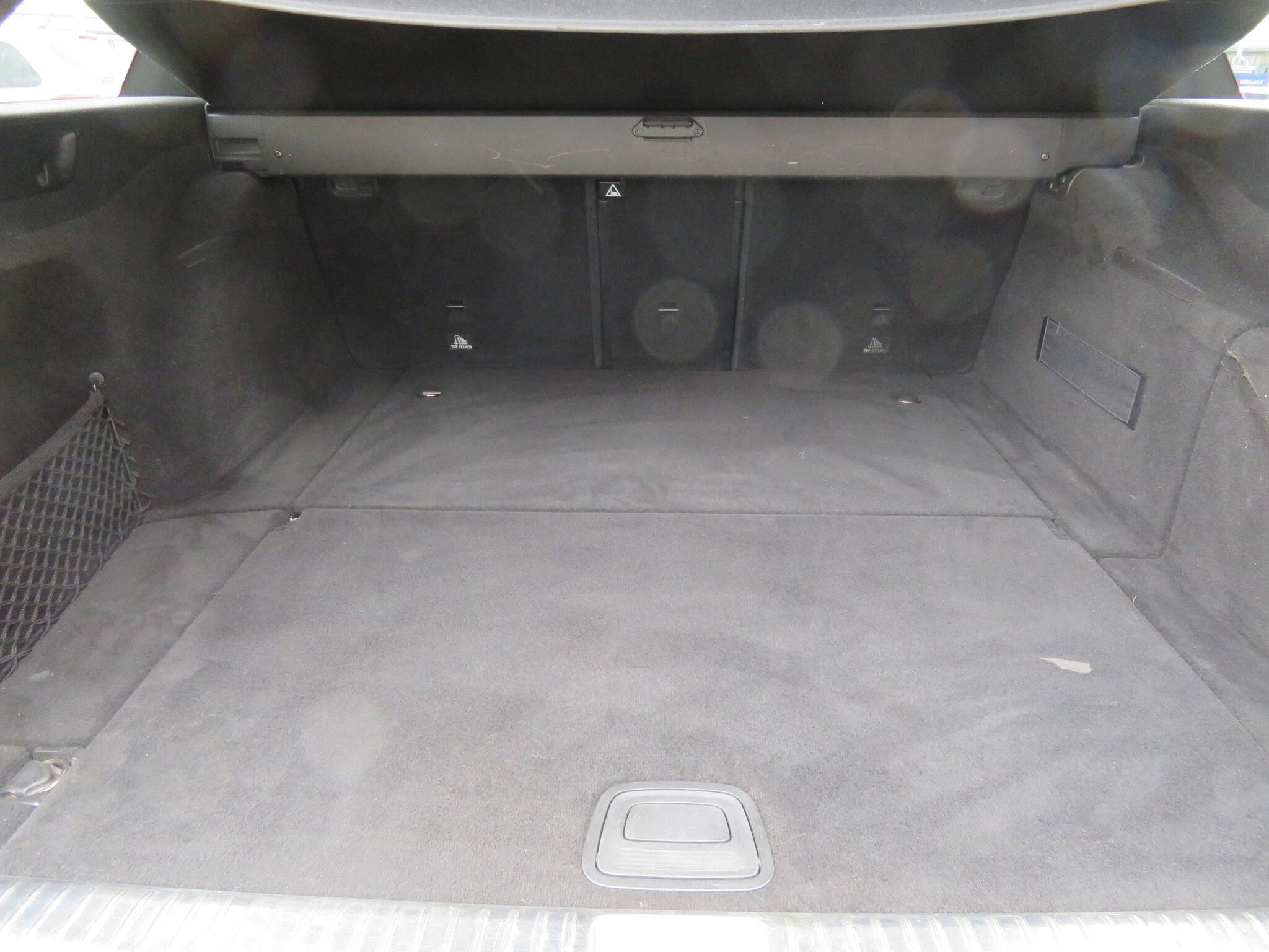 Mercedes E Class - Image 11