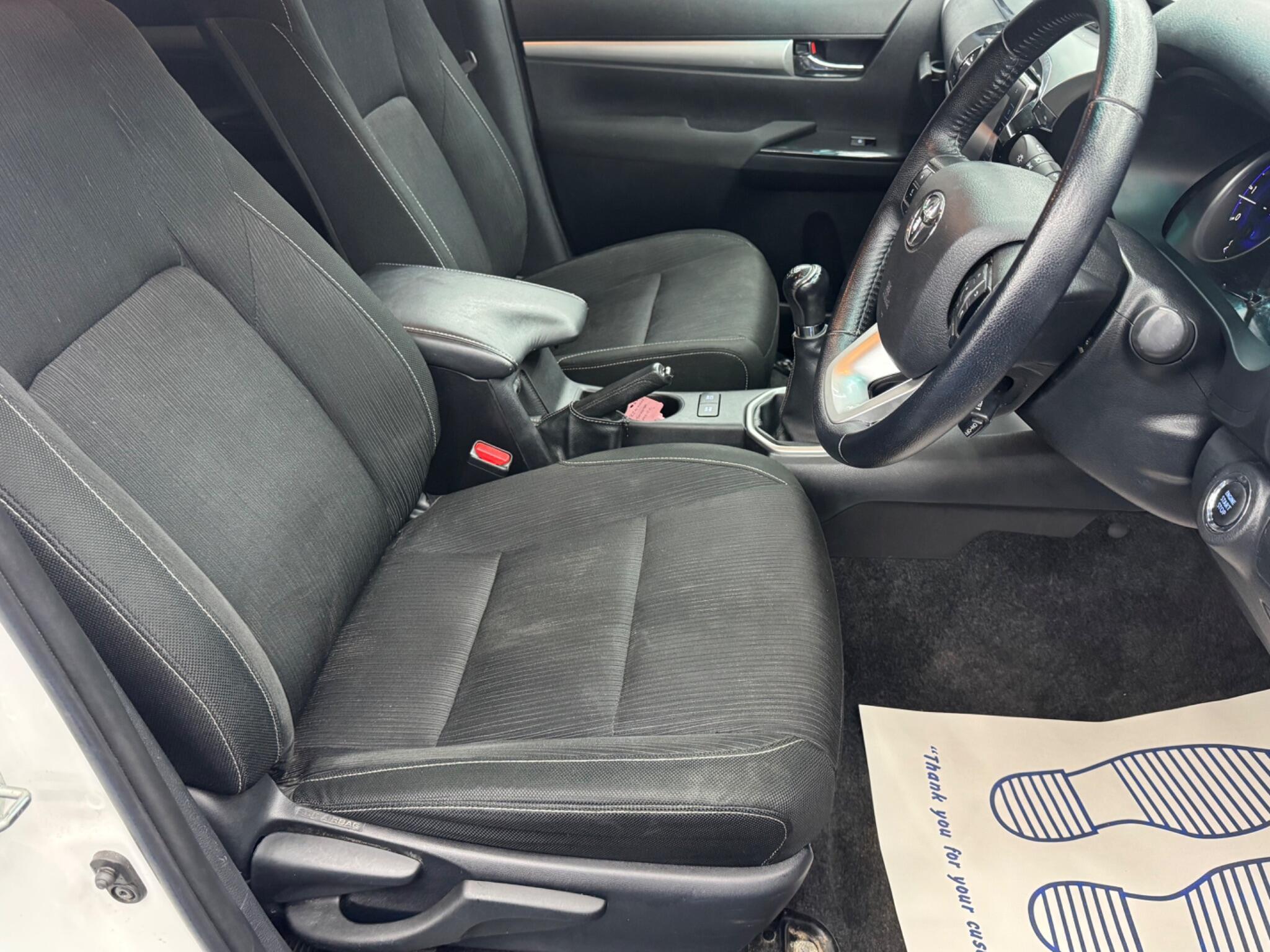 Toyota Hilux - Image 13