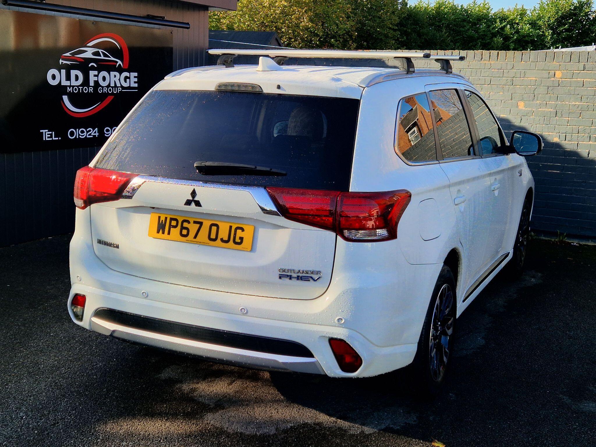 Mitsubishi Outlander - Image 10