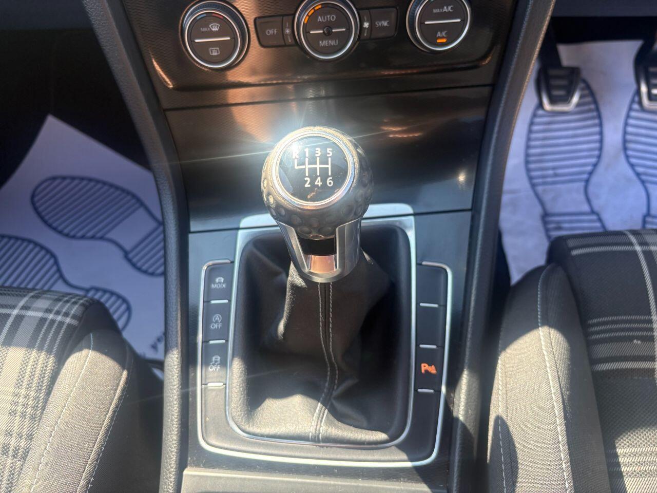 Volkswagen Golf - Image 18