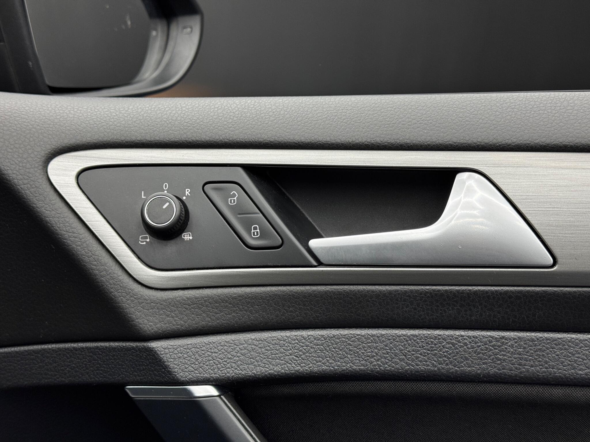 Volkswagen Golf - Image 40