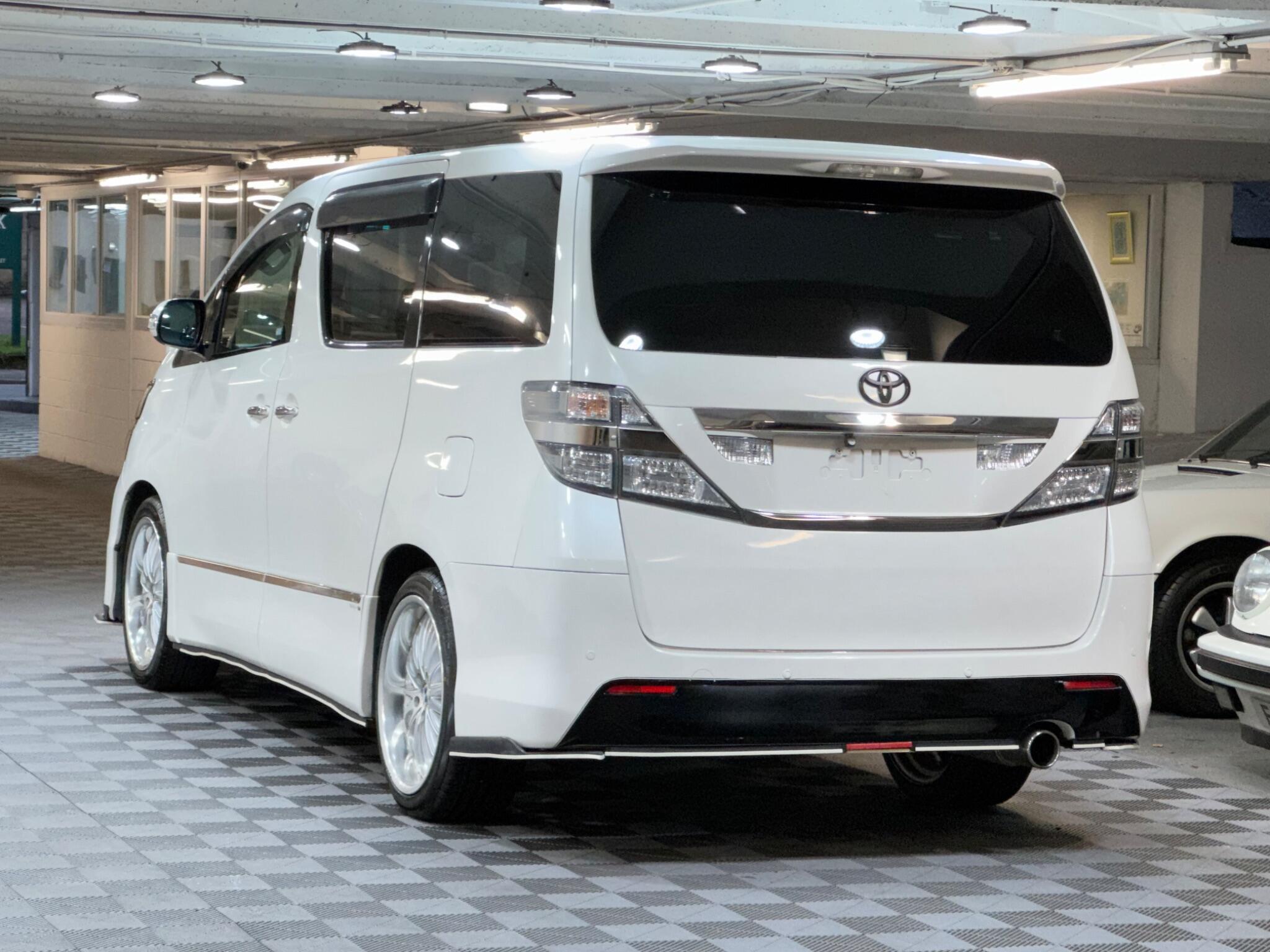 Toyota Vellfire - Image 4