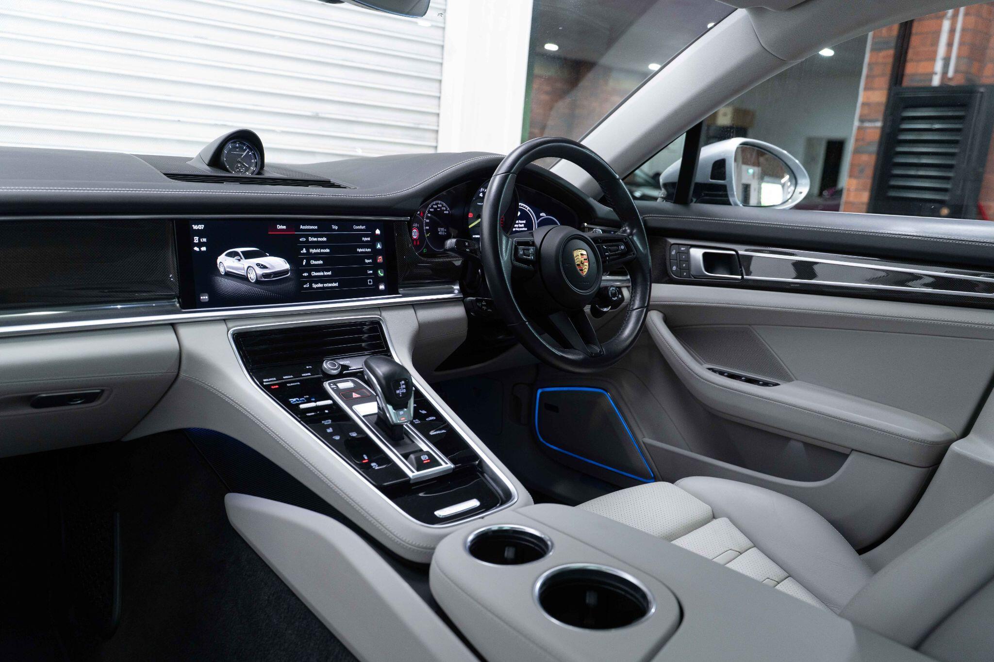 Porsche Panamera - Image 9