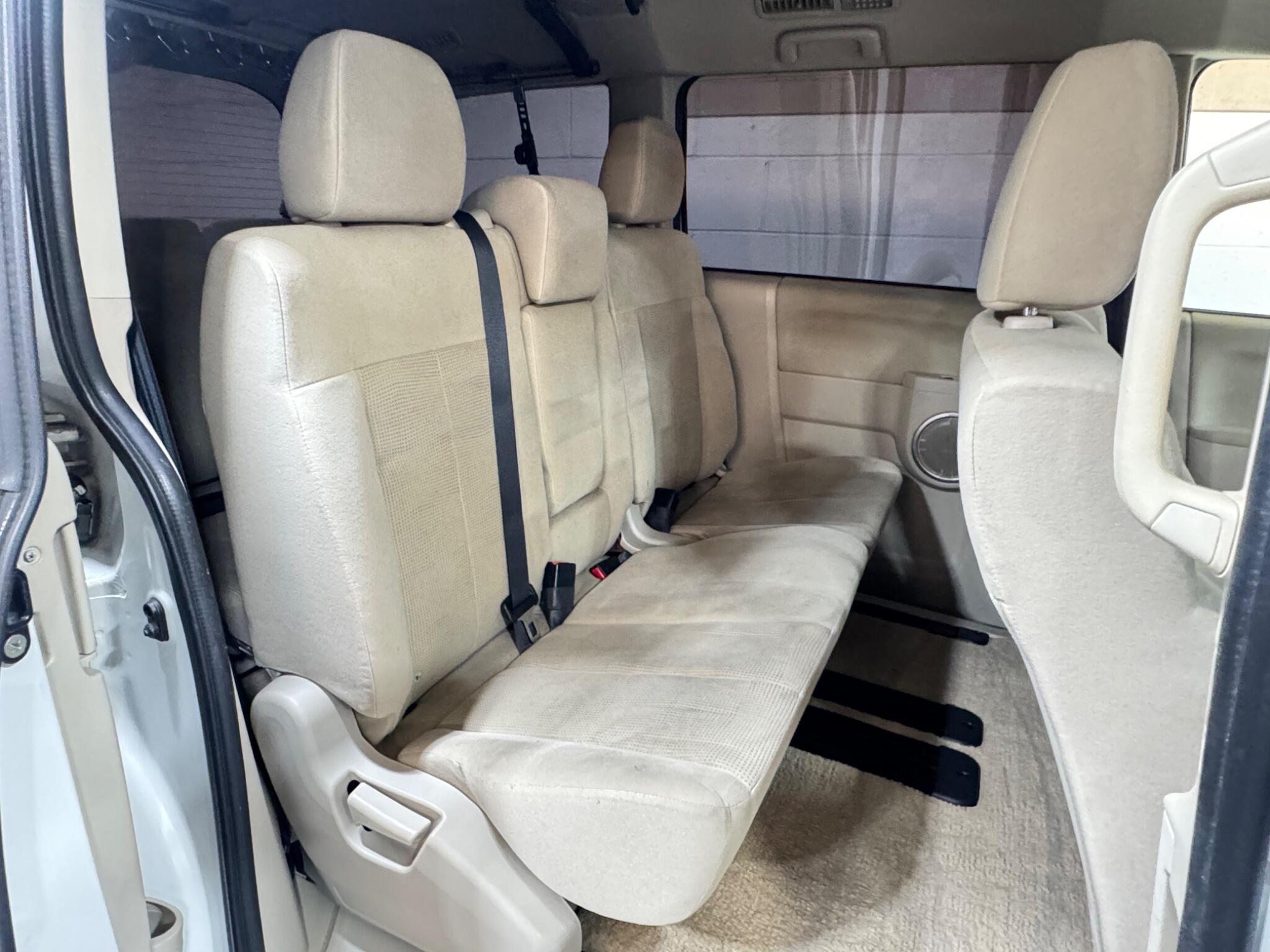 Mitsubishi Delica - Image 12