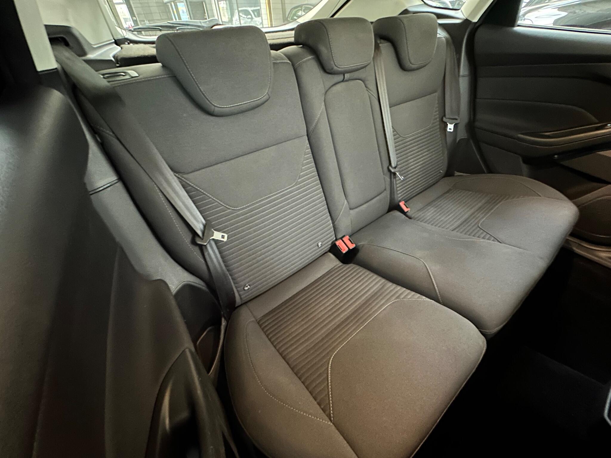 Ford Focus - Image 10