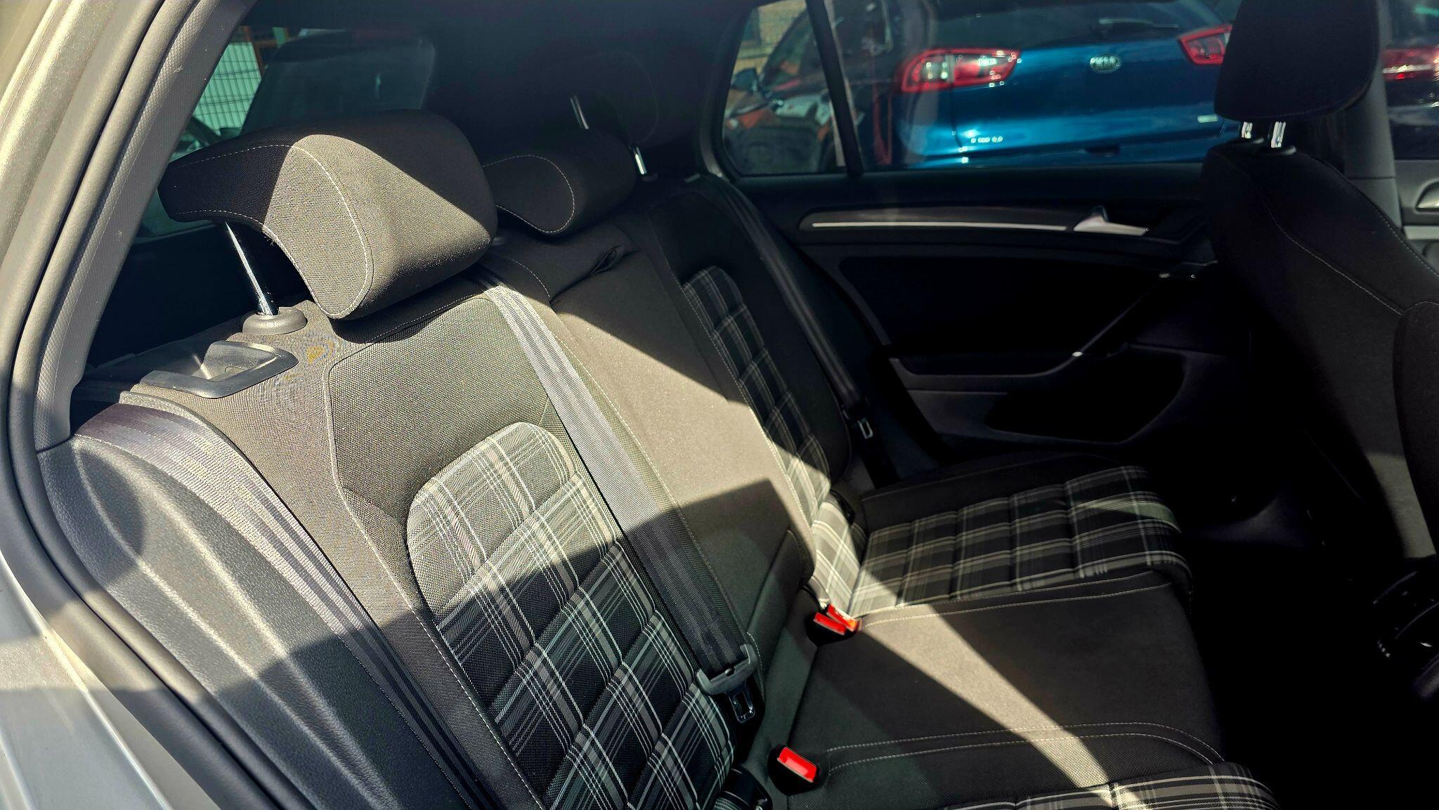 Volkswagen Golf - Image 19