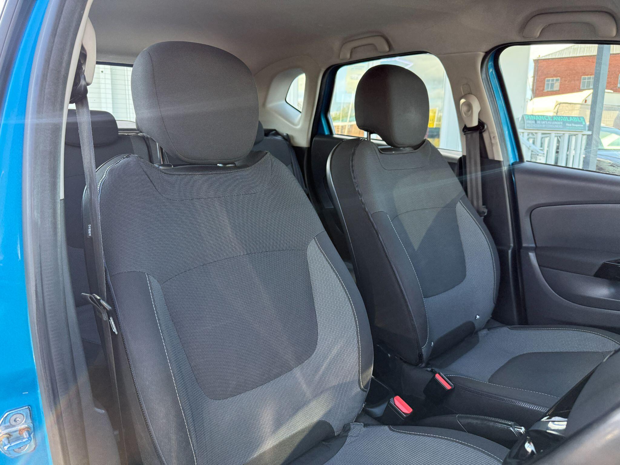 Renault Captur - Image 28