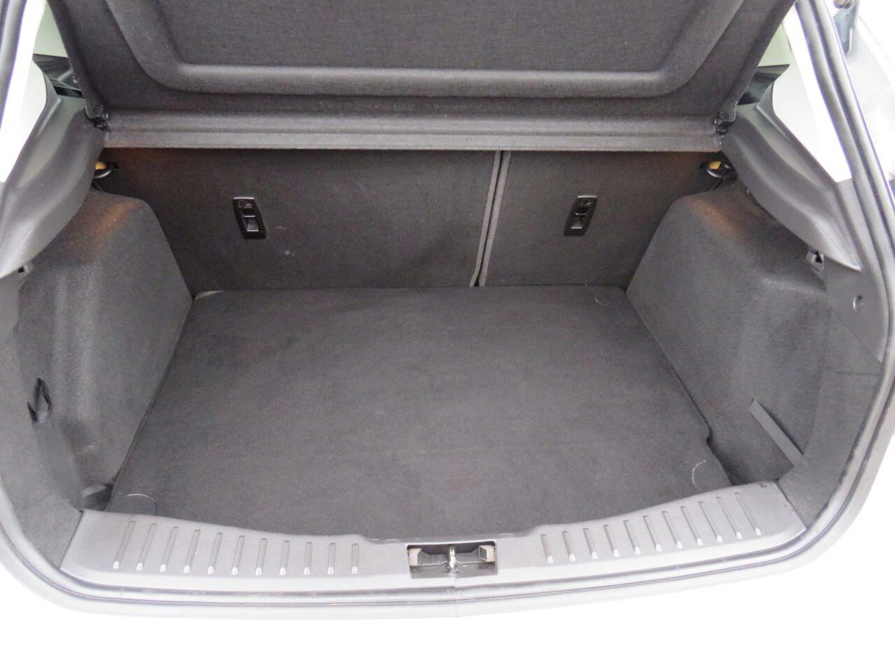 Ford Focus - Image 11