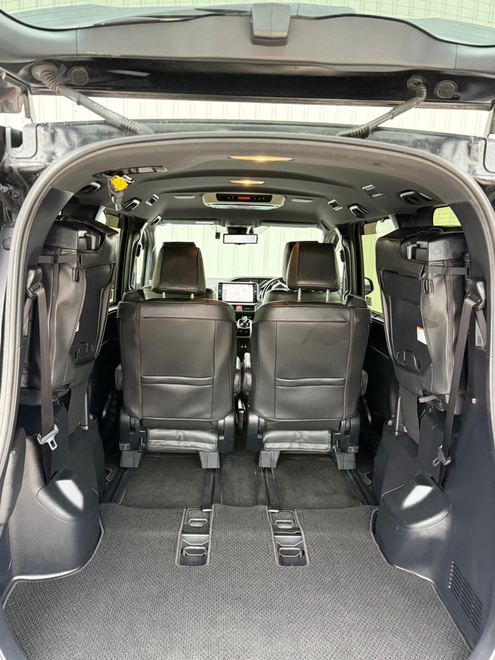 Toyota Voxy - Image 36