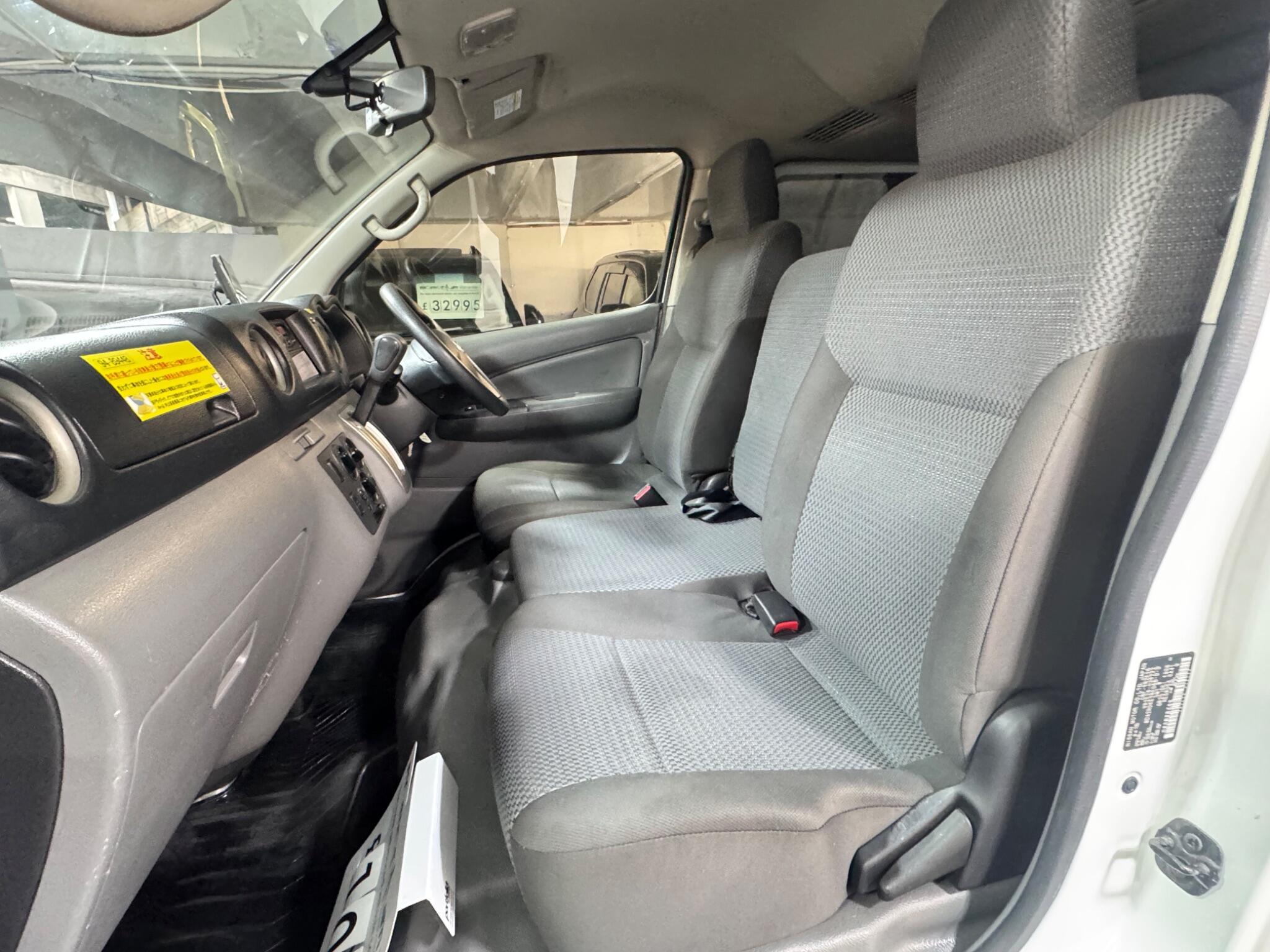 Nissan NV300 - Image 9