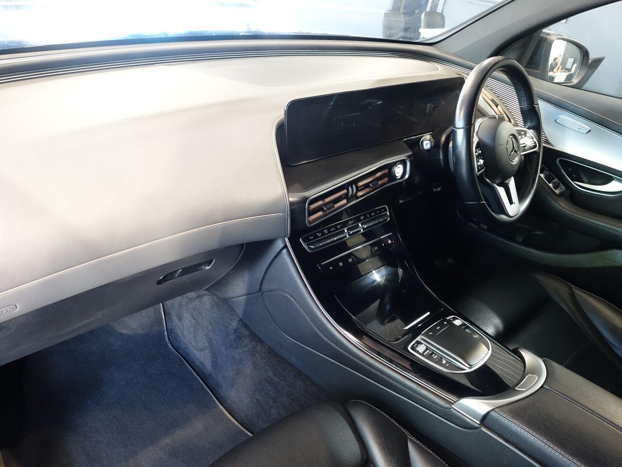 Mercedes Eqc - Image 11