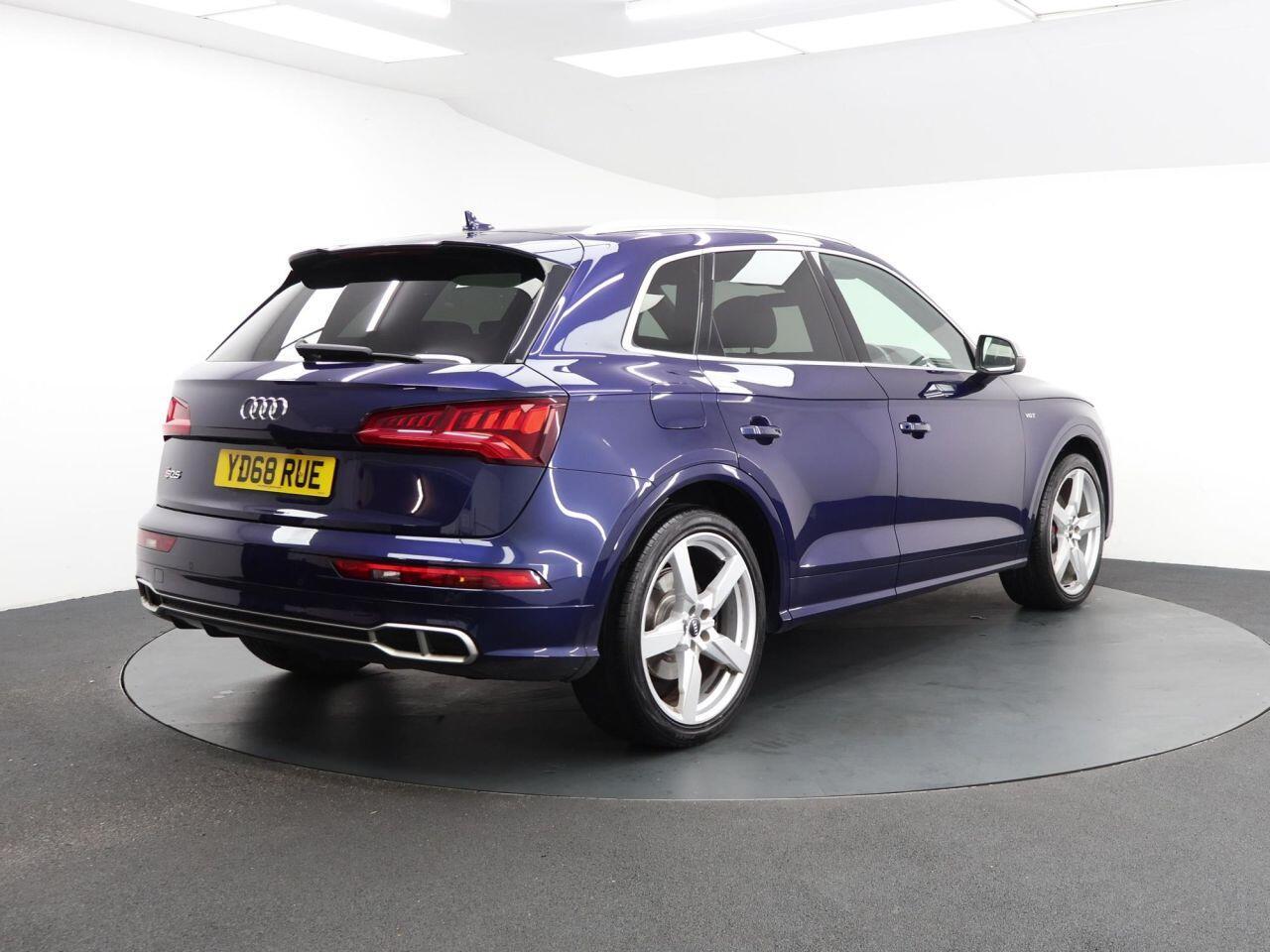 Audi SQ5 - Image 12